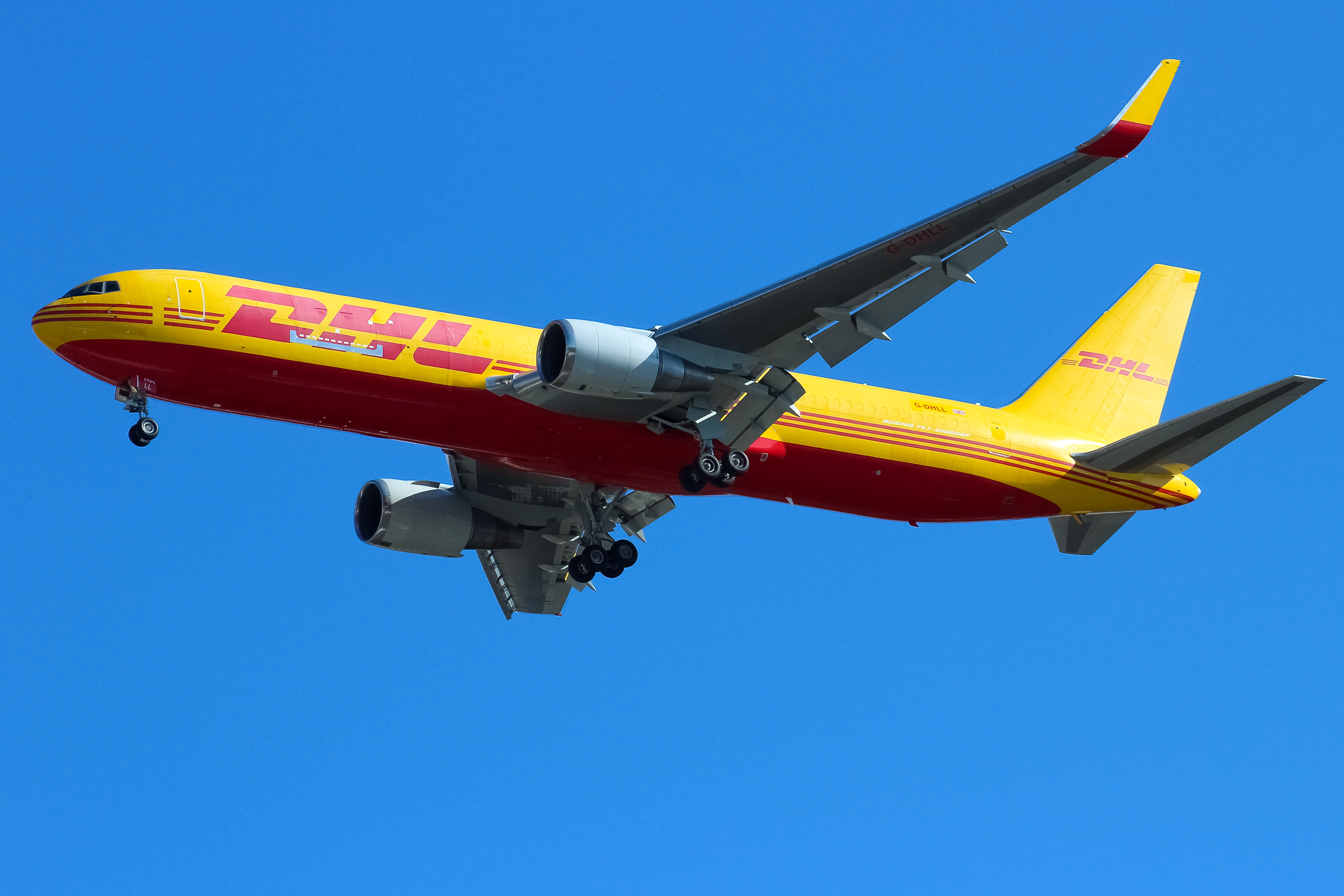 Full size: DHL Boeing 767-300F G-DHLL at Cincinnati/Northern Kentucky International Airport