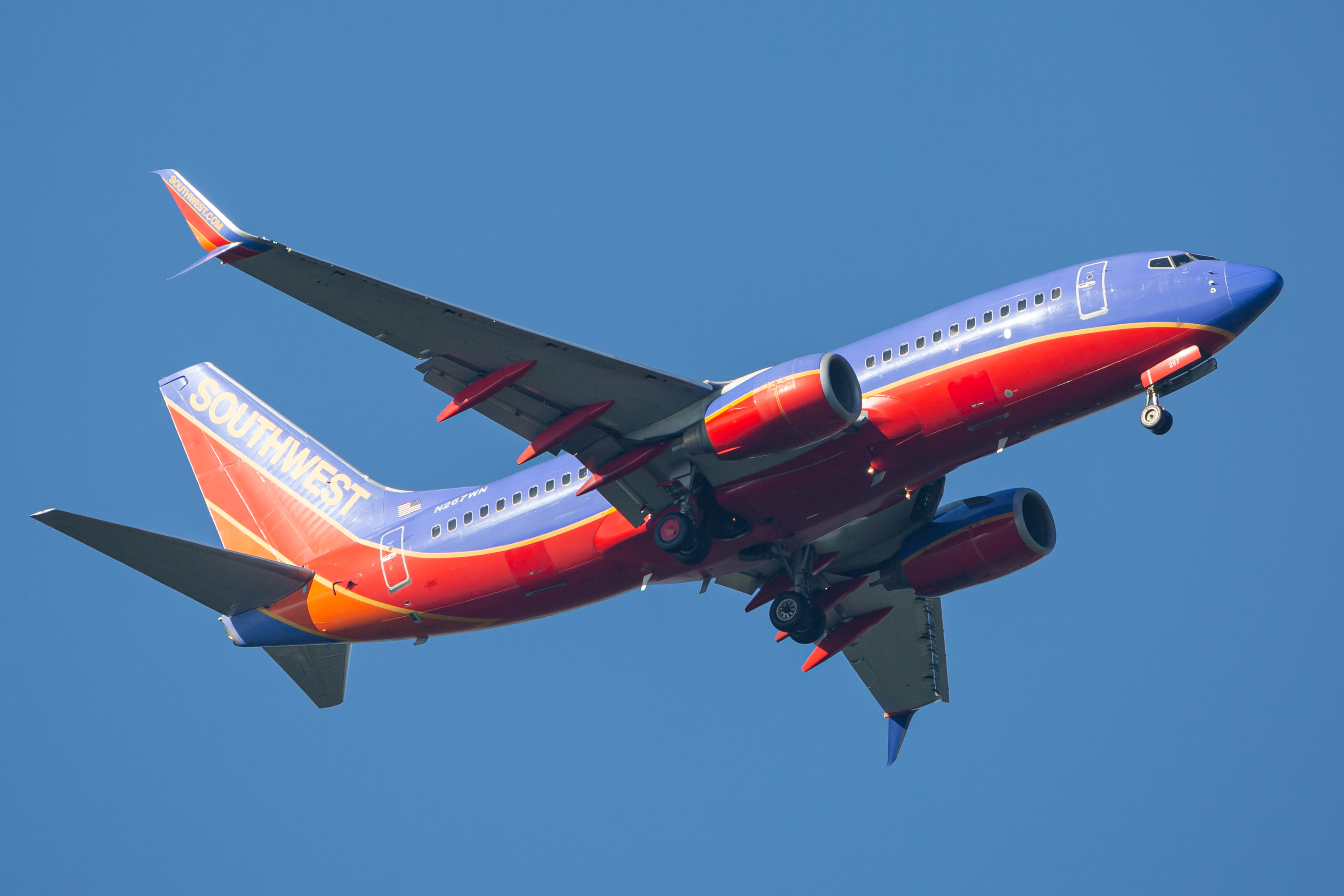 Full size: Southwest Airlines Boeing 737-700 N267WN at Baltimore/Washington International Thurgood Marshall Airport