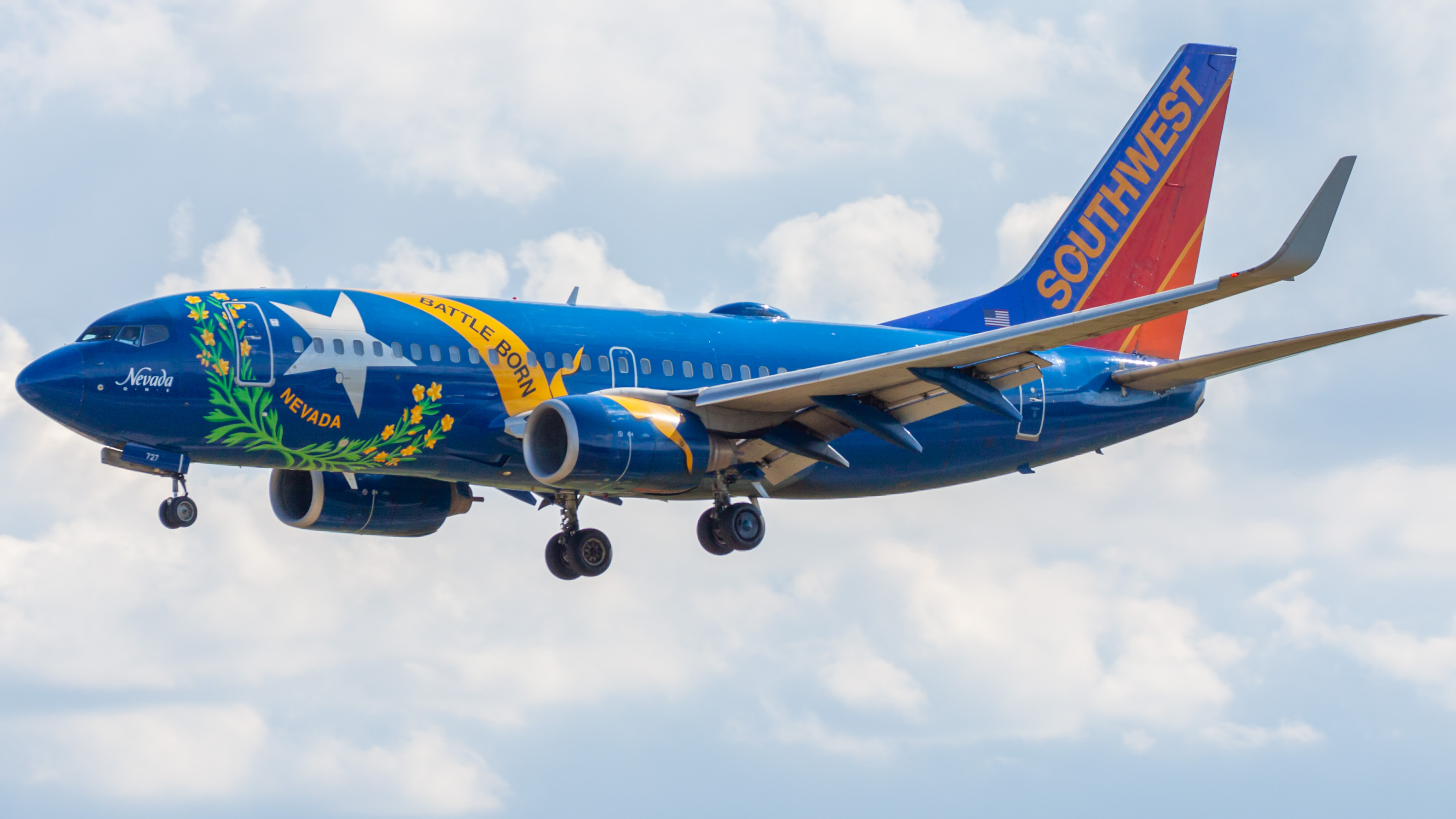 Full size: Southwest Airlines Boeing 737-700 N727SW at Houston-George Bush Intercontinental Airport