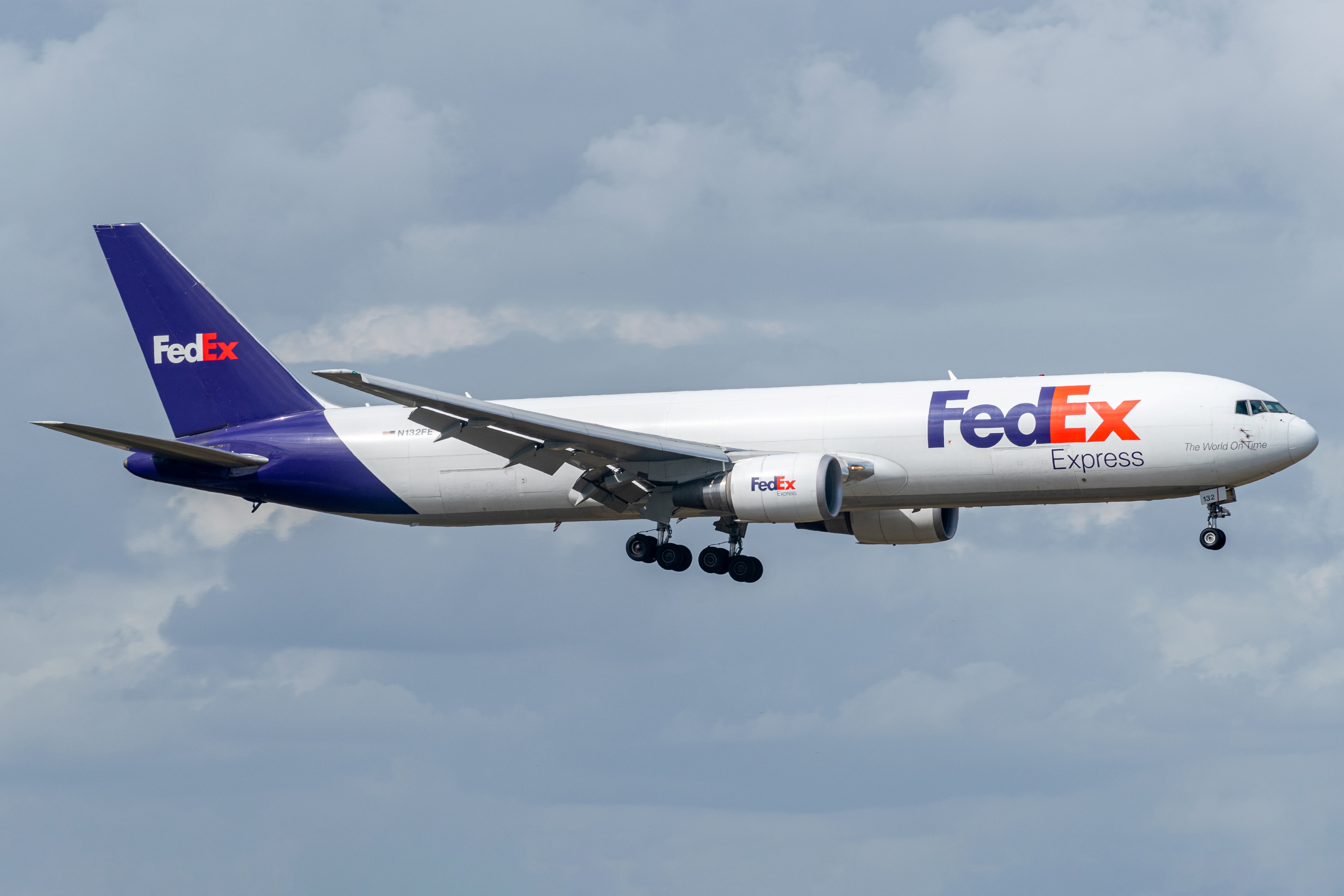 Full size: FedEx Boeing 767-300F N132FE at Miami International Airport