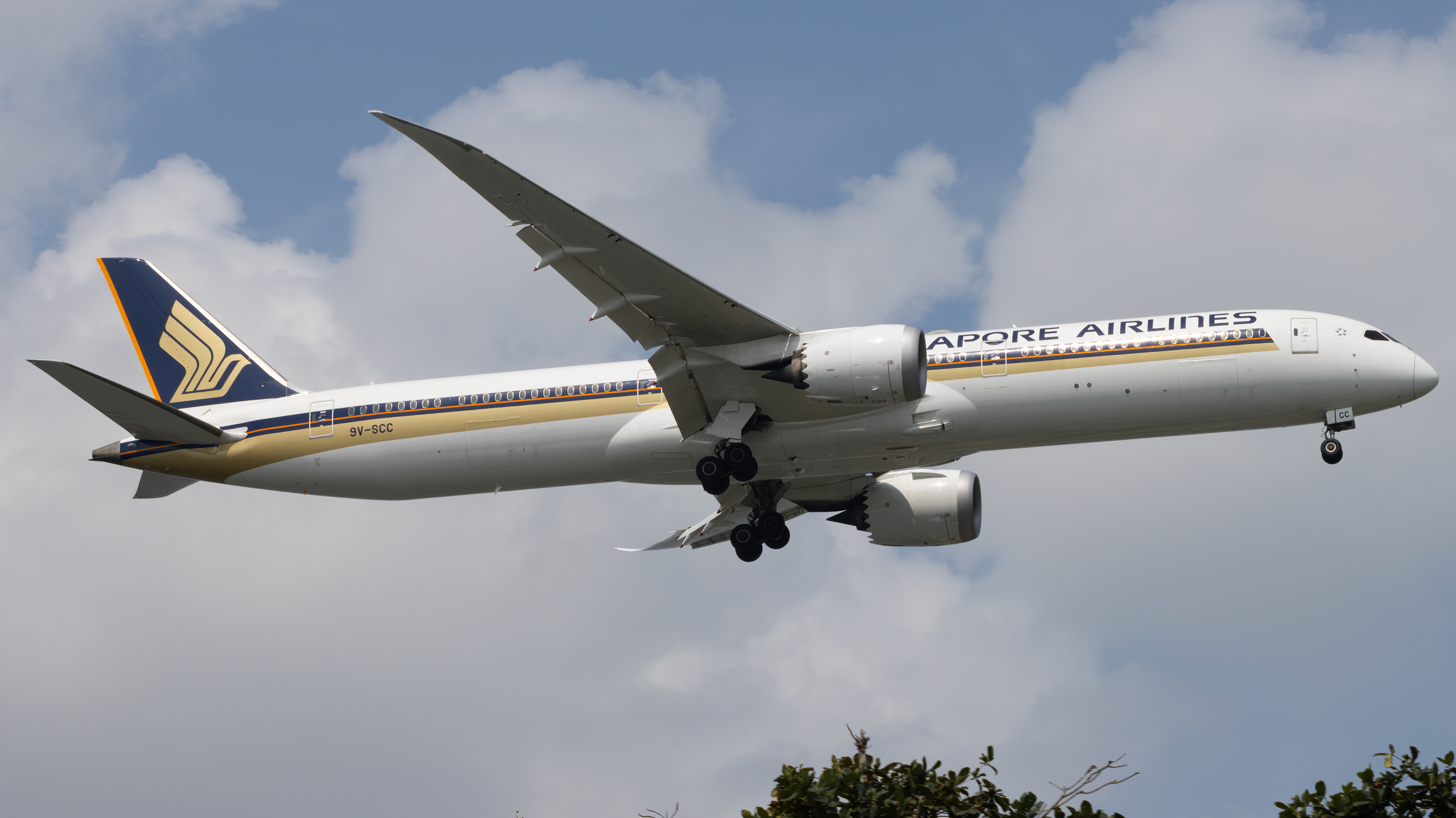Full size: Singapore Airlines Boeing 787-10 9V-SCC at Singapore-Changi Airport