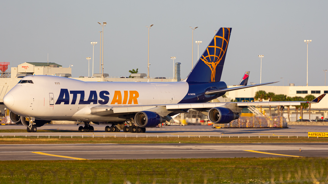 Full size: Atlas Air Boeing 747-400F N487MC at Miami International Airport