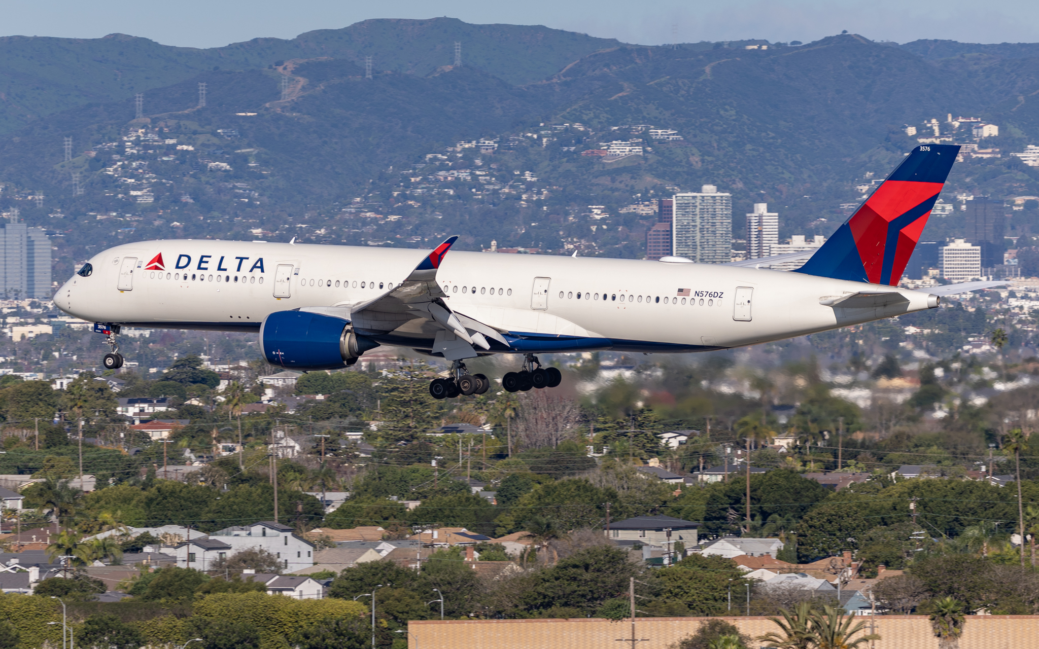 Full size: Delta Airlines Airbus A350-900 N576DZ at Los Angeles International Airport