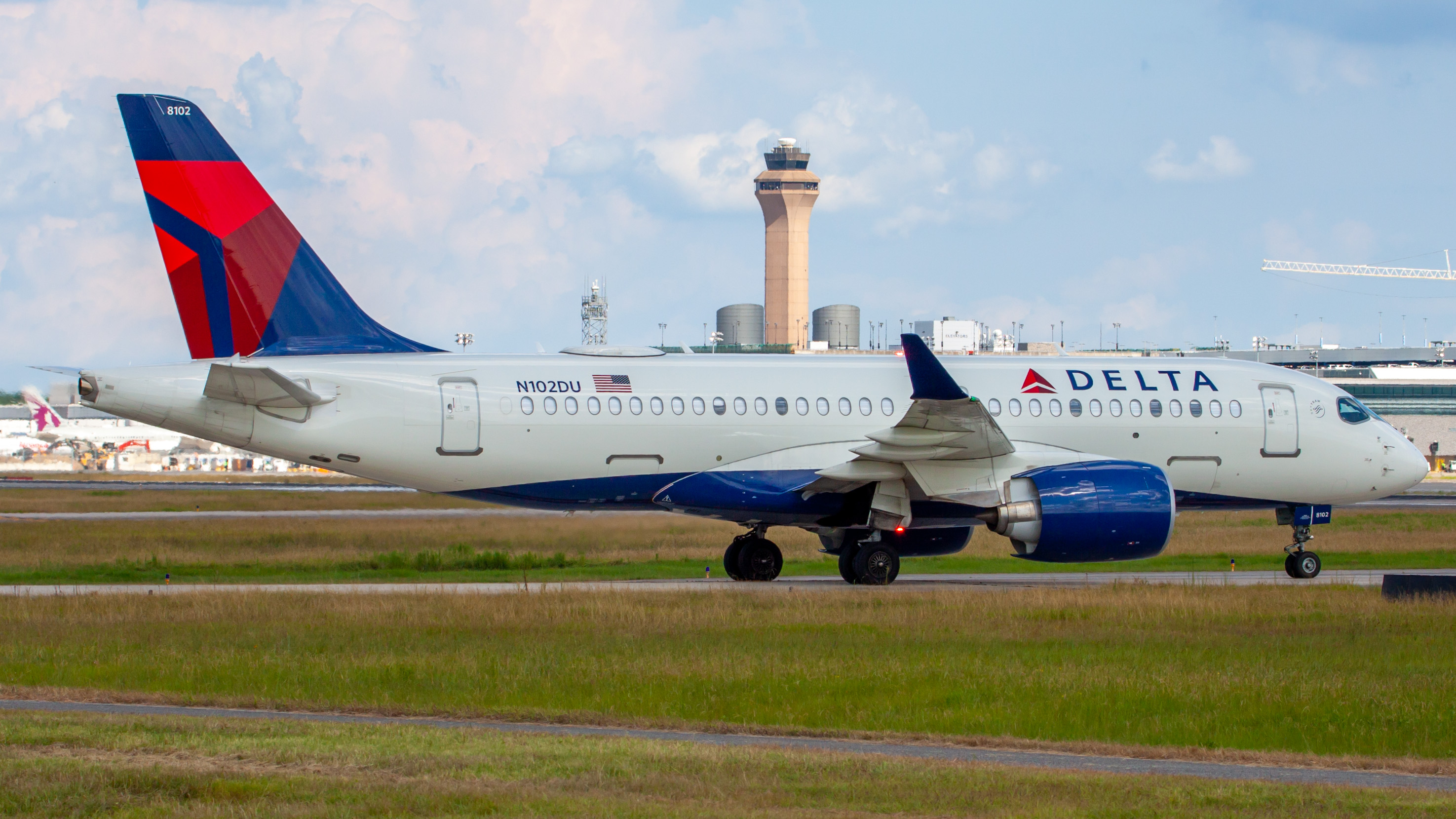 Full size: Delta Airlines Airbus A220-100 N102DU at Houston-George Bush Intercontinental Airport