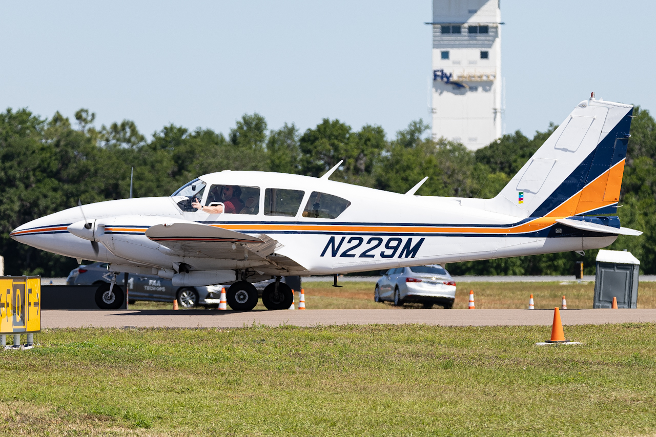 Full size: PRIVATE Piper PA-23-250 Aztec N229M at Lakeland Linder International Airport