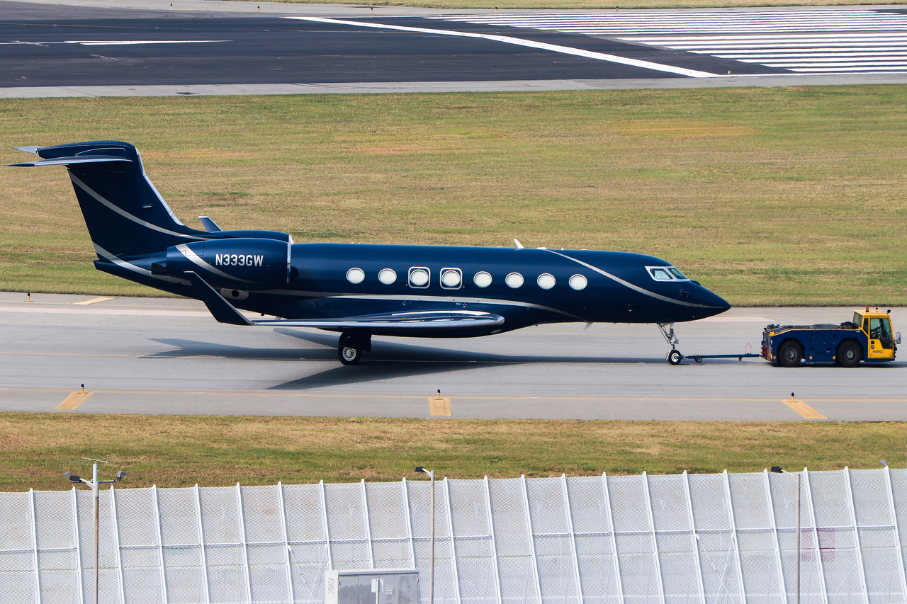 Full size: PRIVATE Gulfstream G650 N333GW at Hong Kong International Airport