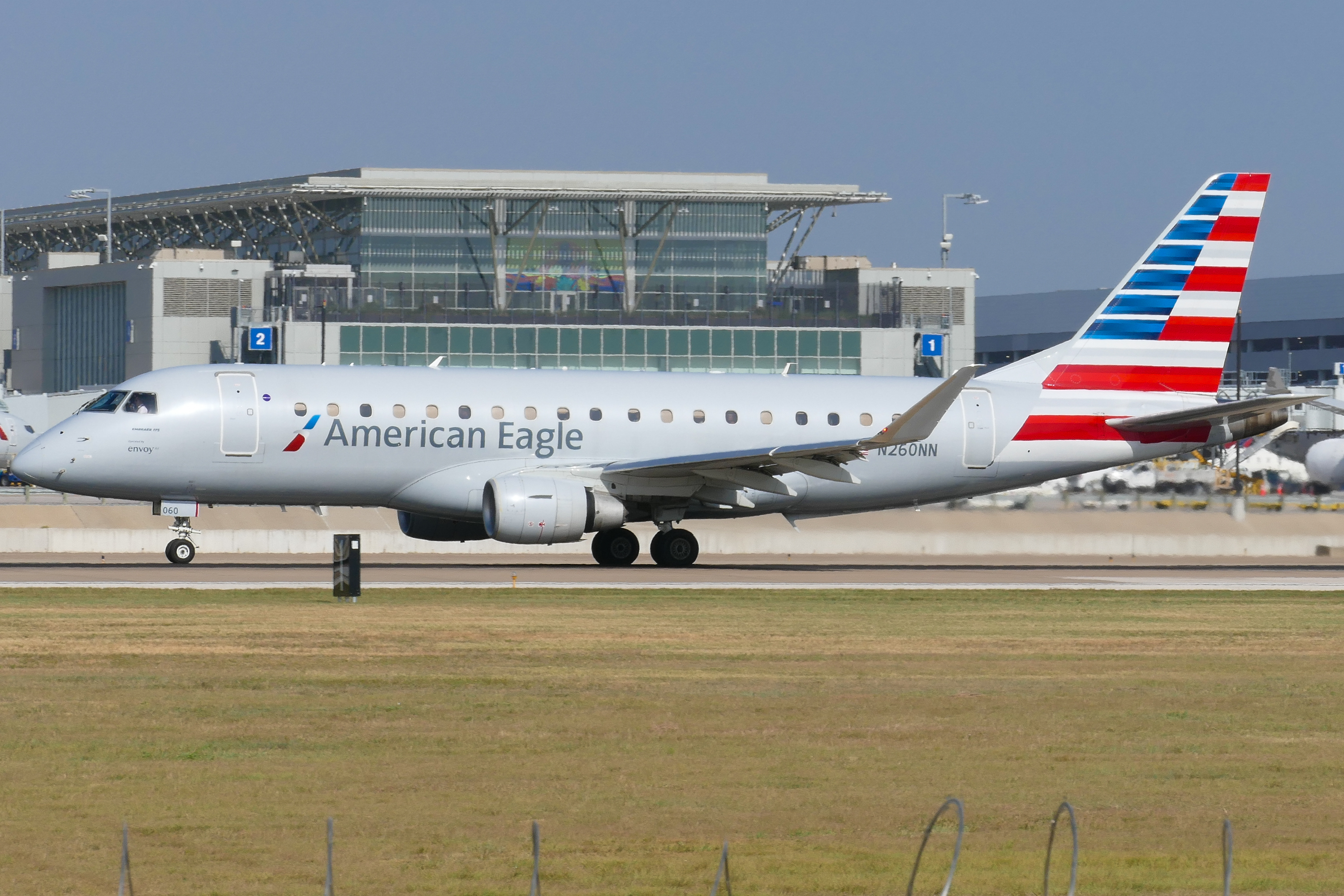 Full size: American Eagle Embraer E175 N260NN at Austin-Bergstrom International Airport