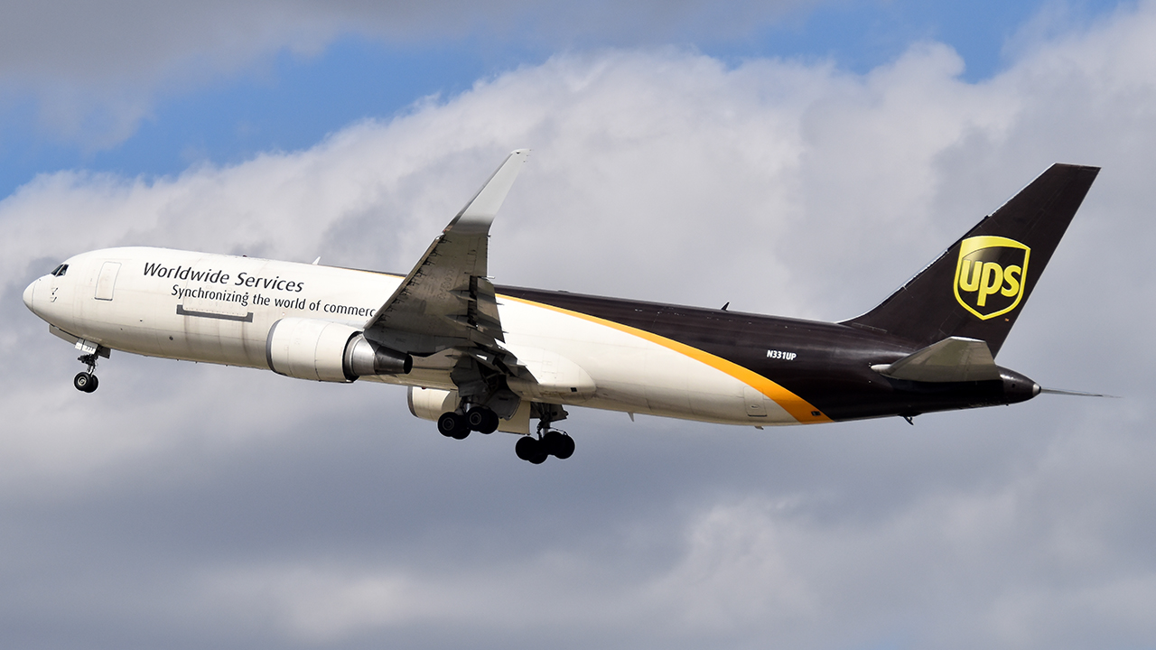 Full size: United Parcel Service Boeing 767-300F N331UP at Louisville Muhammad Ali International Airport