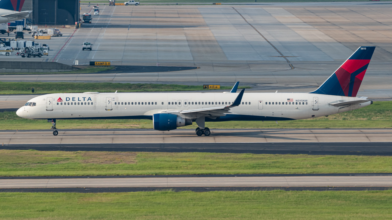 Full size: Delta Airlines Boeing 757-300 N595NW at Hartsfield-Jackson Atlanta International Airport