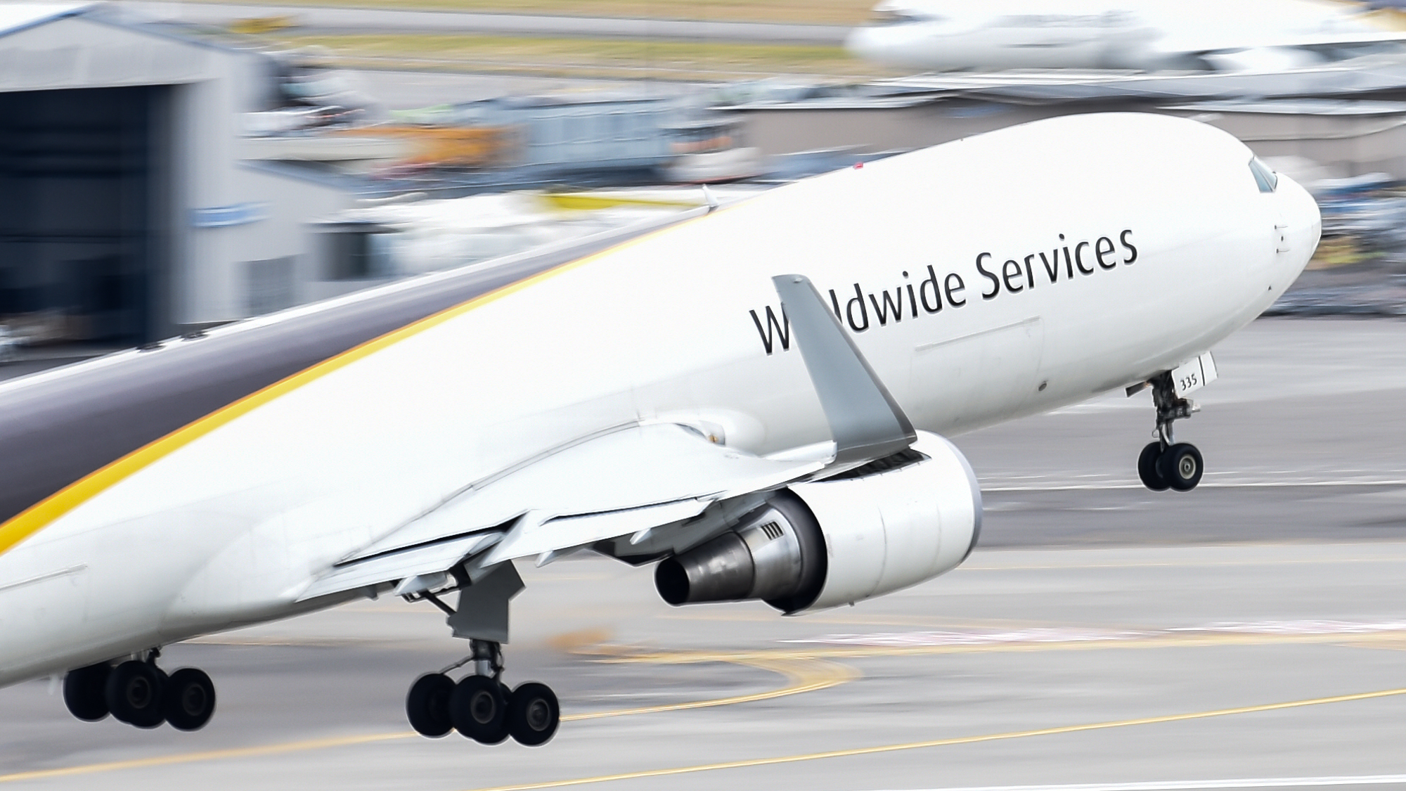 Full size: United Parcel Service Boeing 767-300F N335UP at Portland International Airport