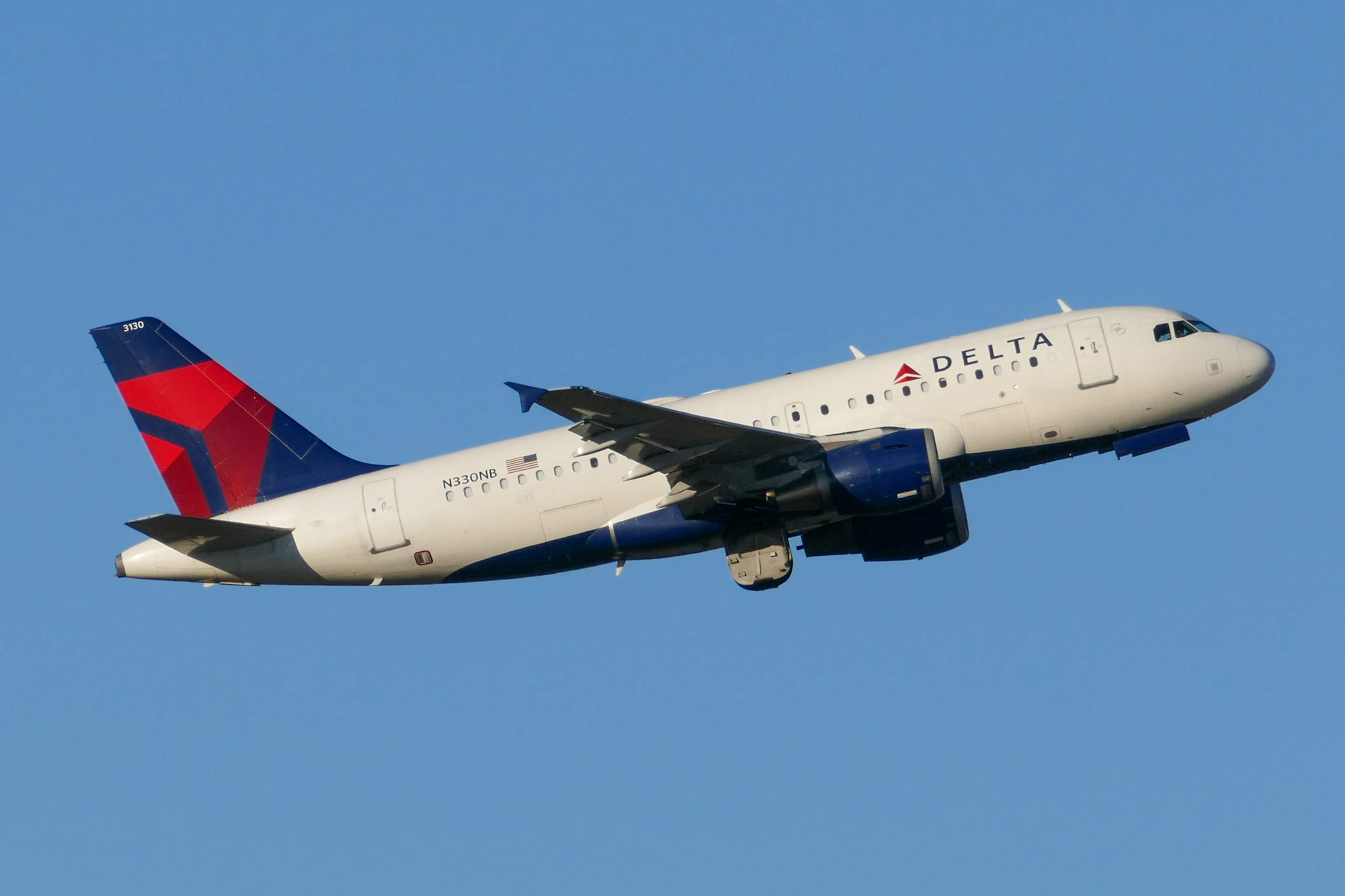 Full size: Delta Airlines Airbus A319 N330NB at Austin-Bergstrom International Airport