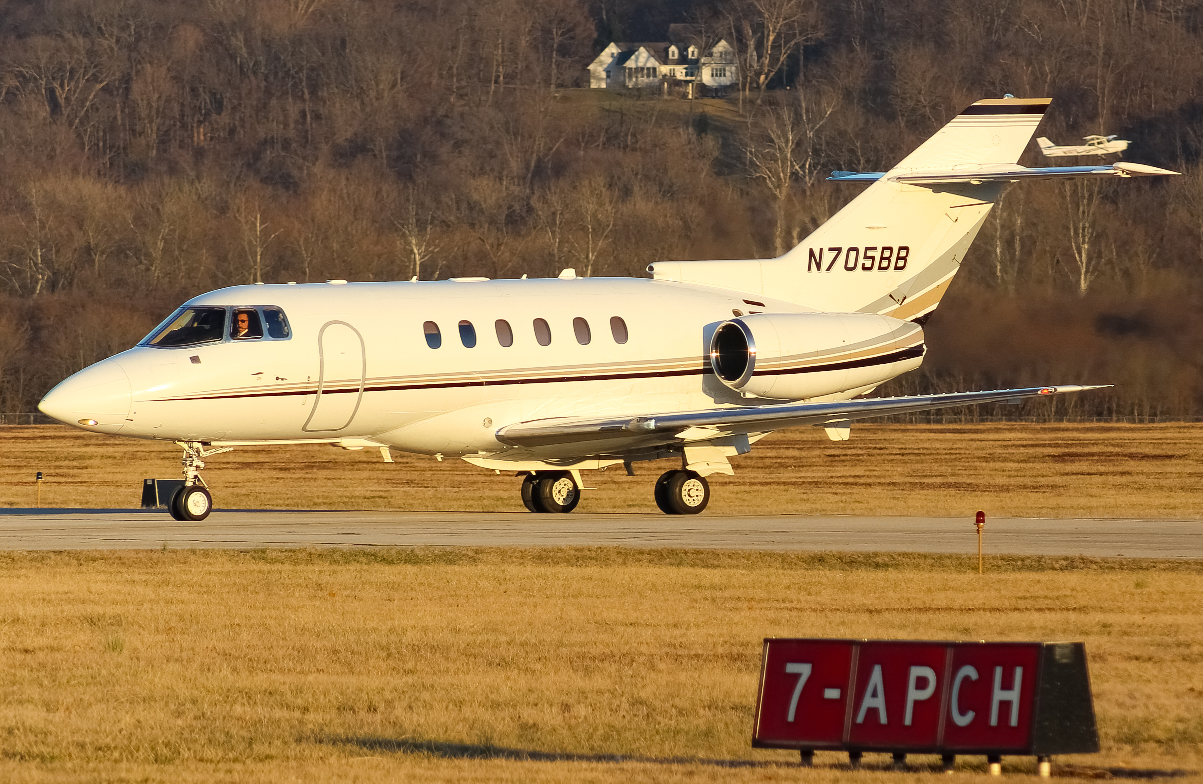 Full size: PRIVATE  Beechcraft Hawker 850XP N705BB at Cincinnati Municipal Airport/Lunken Field