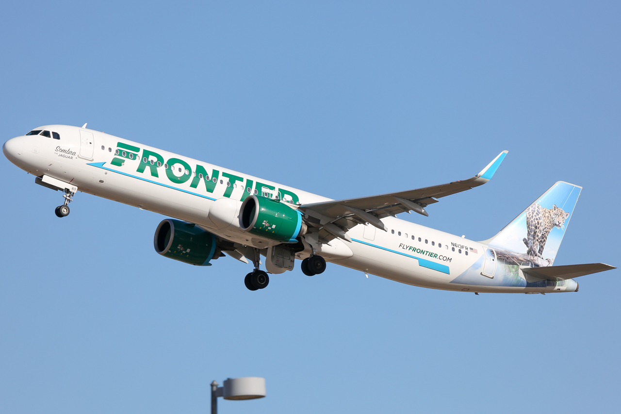 Full size: Frontier Airlines Airbus A321NEO N613FR at Denver International Airport