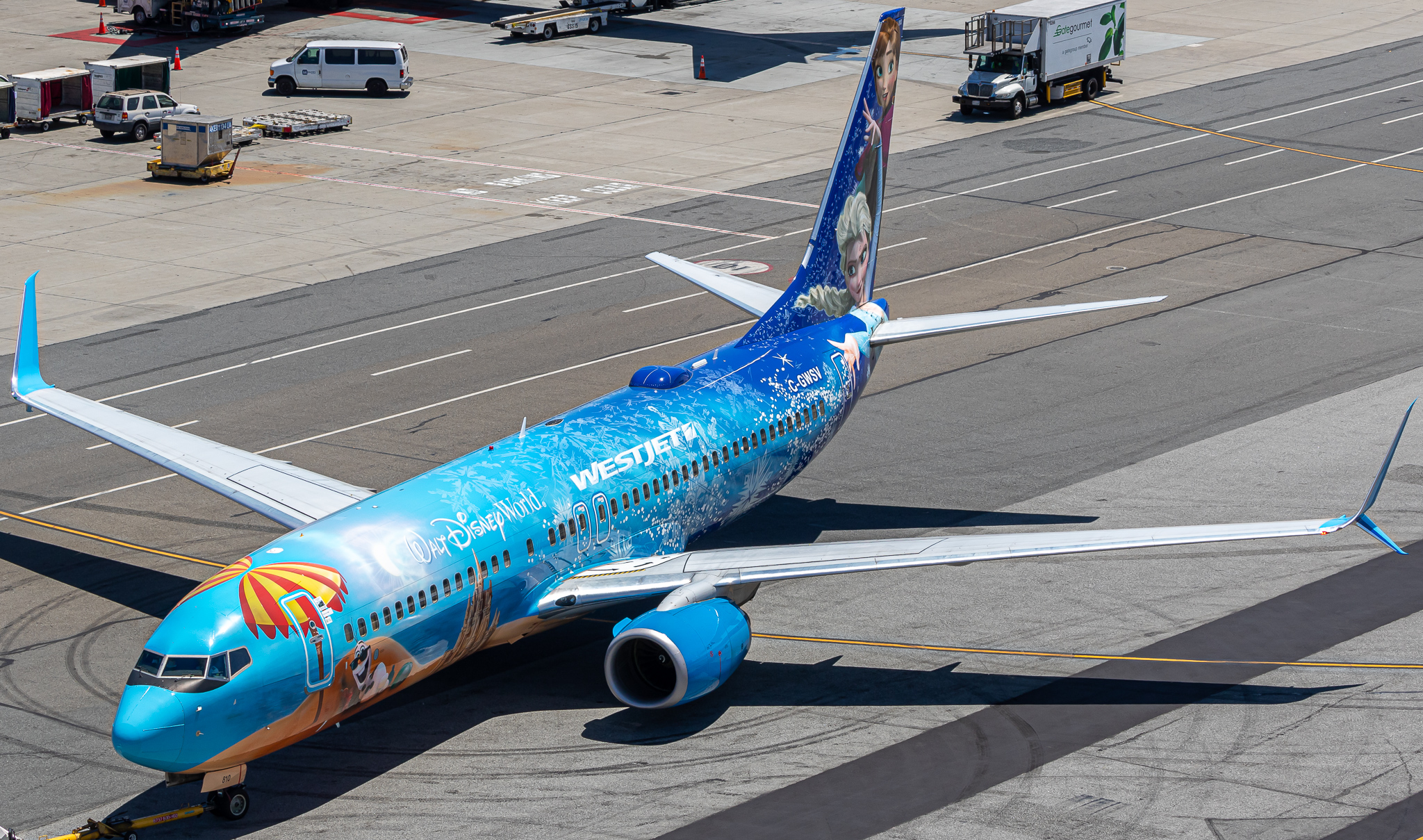 Full size: Westjet Boeing 737-800 C-GWSV at San Francisco International Airport