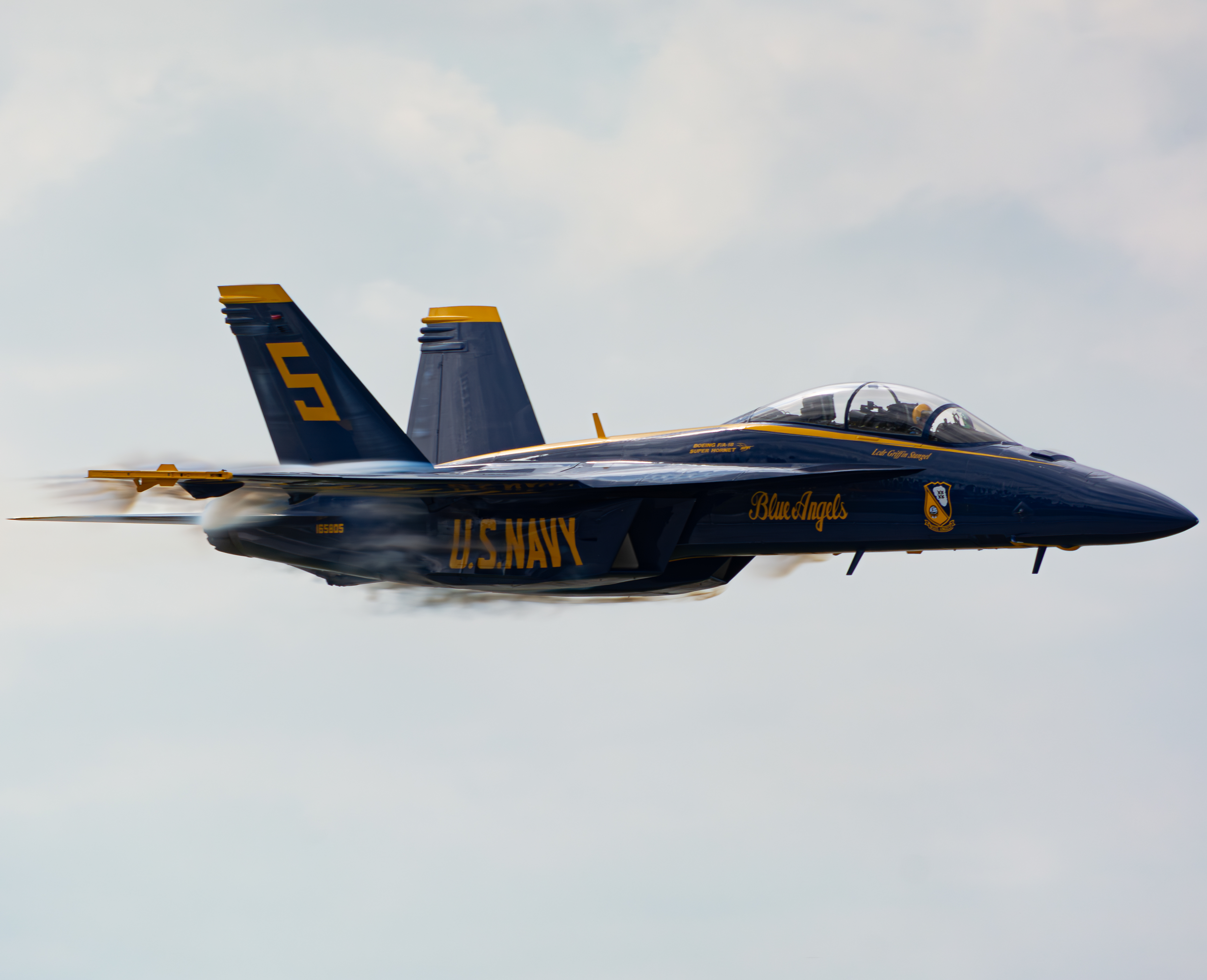 Full size: USN - United States Navy Boeing F/A-18E/F Super Hornet 165805 at Cleveland Burke Lakefront Airport