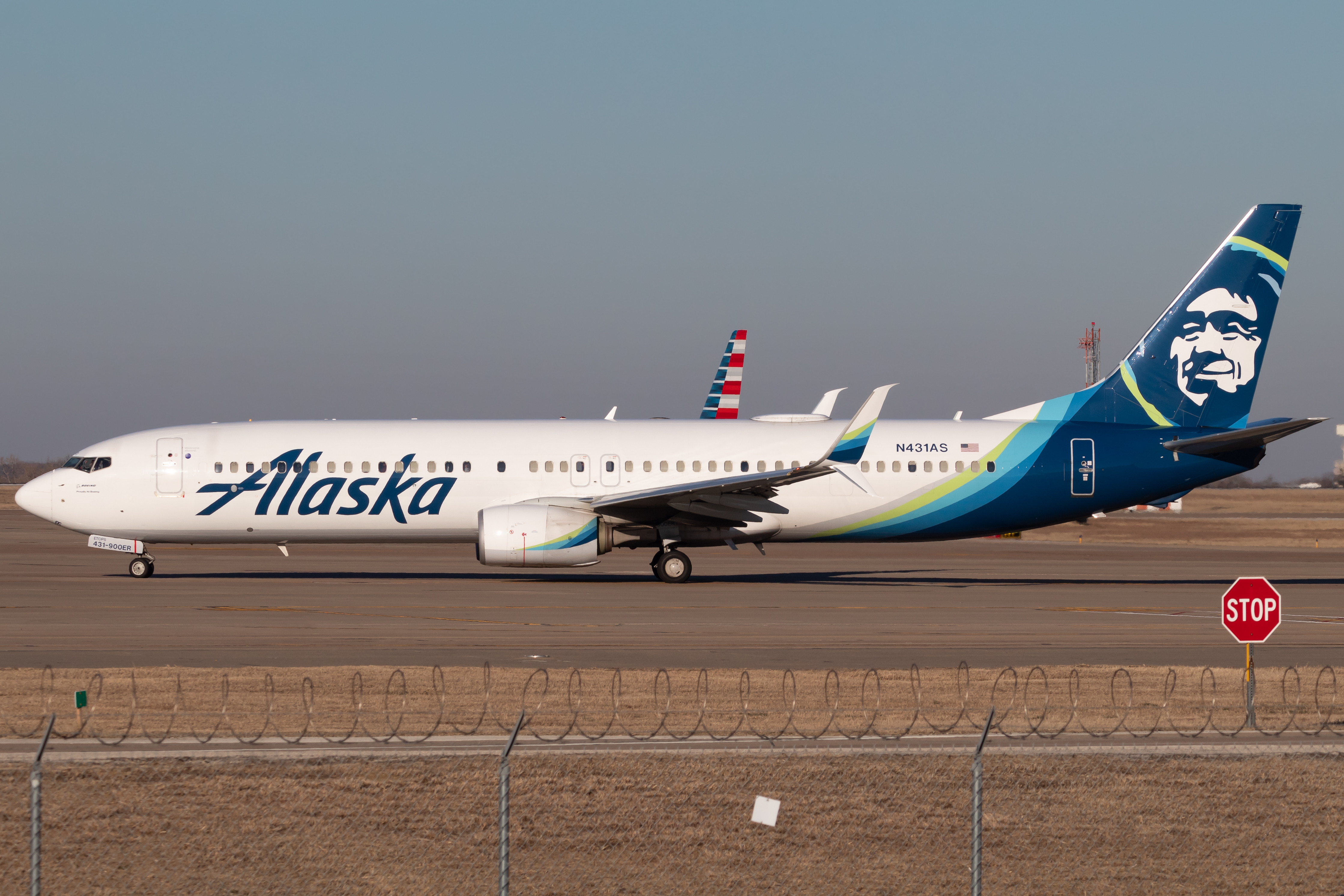 Full size: Alaska Airlines Boeing 737-900ER N431AS at Dallas-Fort Worth International Airport