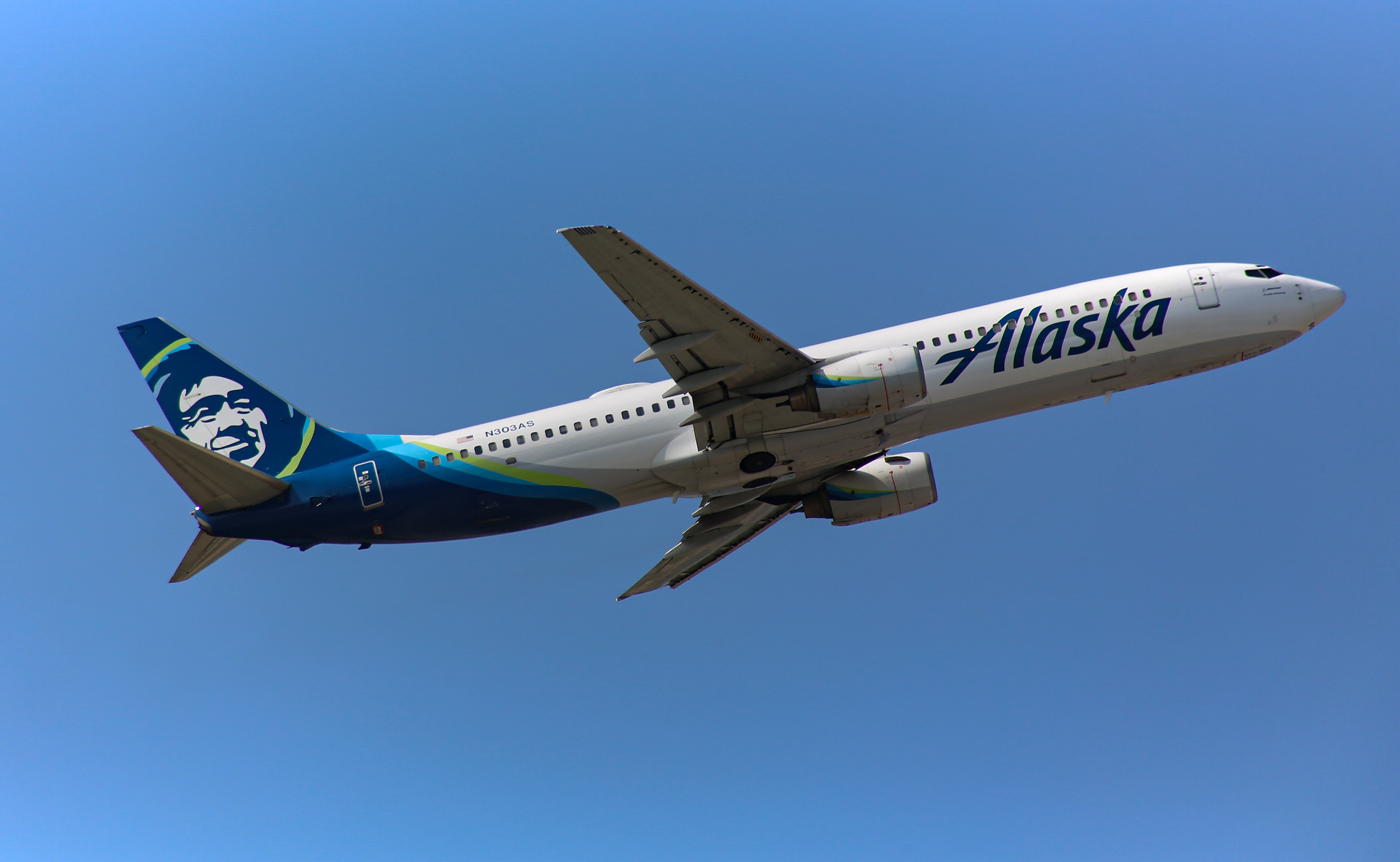 Full size: Alaska Airlines Boeing 737-900 N309AS at Chicago O'Hare International Airport