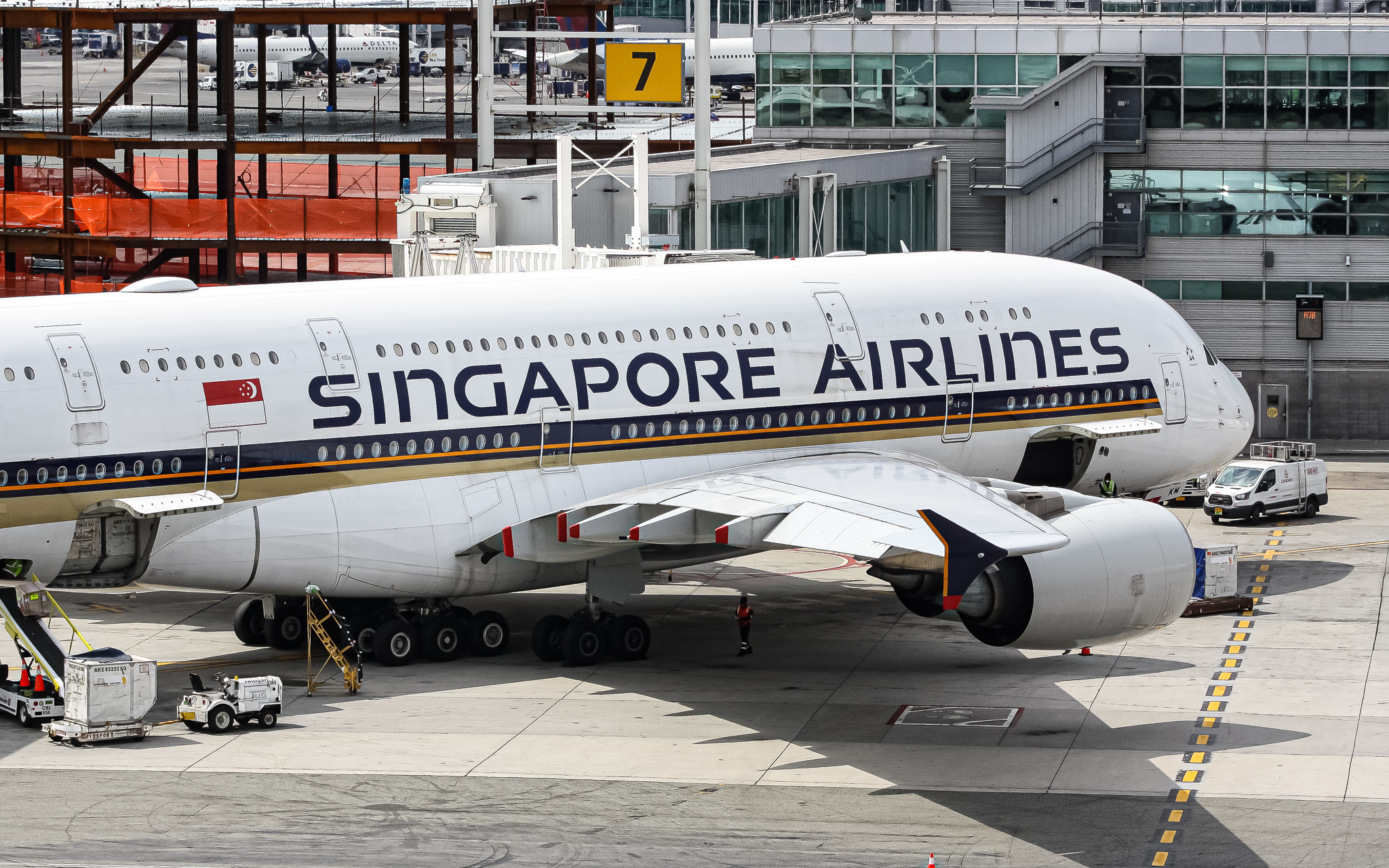 Full size: Singapore Airlines Airbus A380-800 9V-SKY at John F. Kennedy International Airport