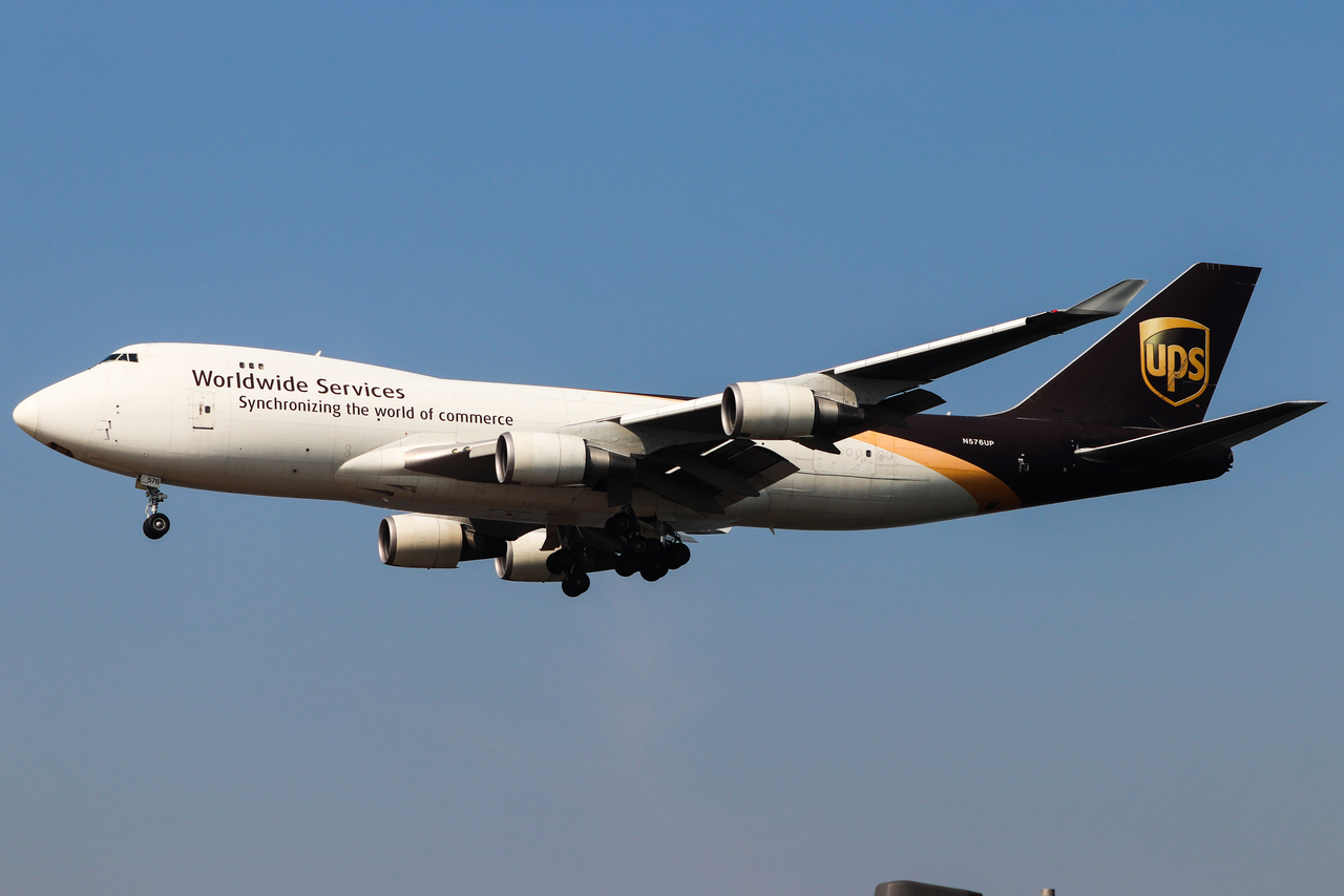 Full size: United Parcel Service Boeing 747-400F N578UP at Hong Kong International Airport