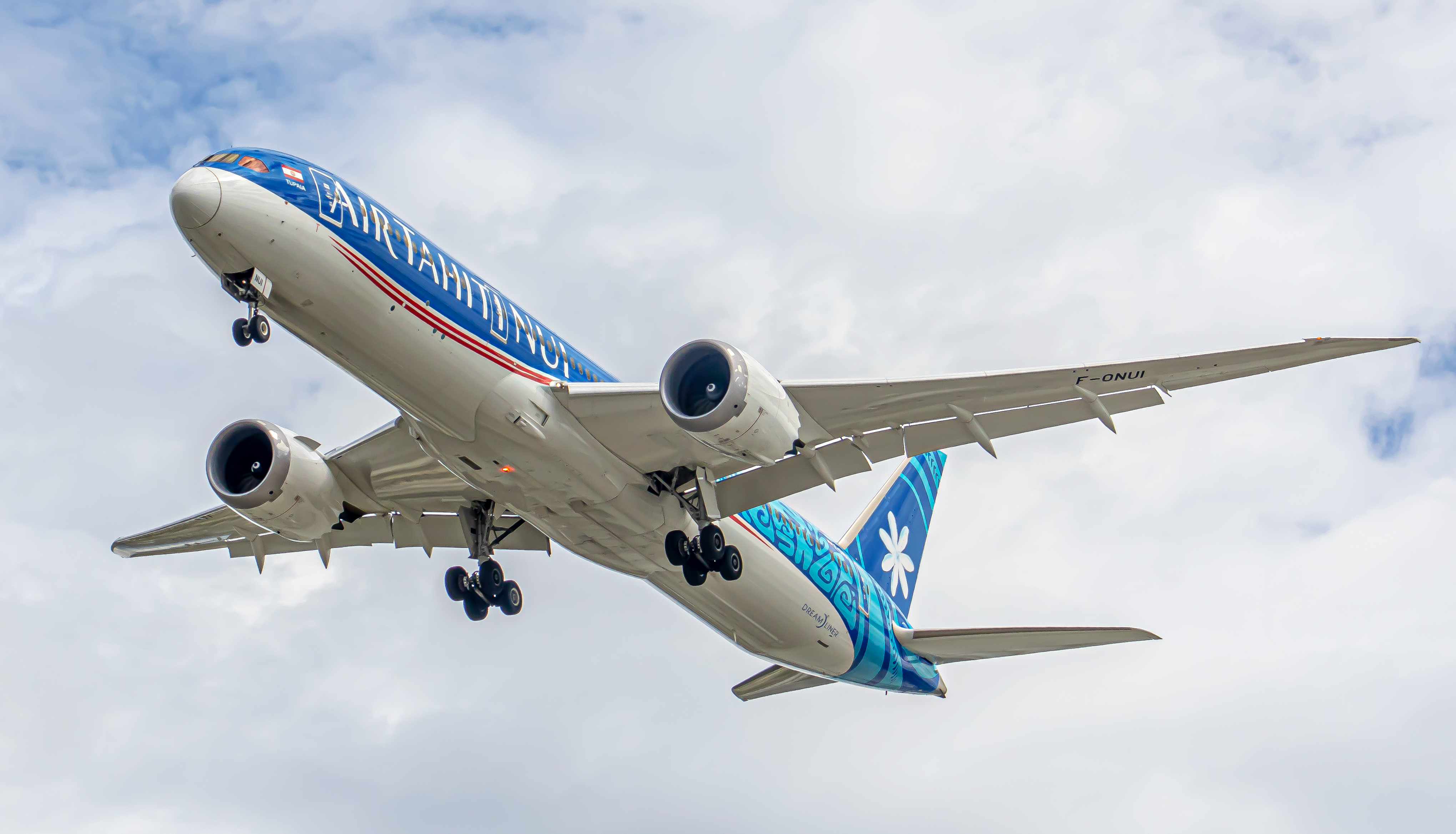 Full size: Air Tahiti Nui Boeing 787-9 F-ONUI at Vancouver International Airport
