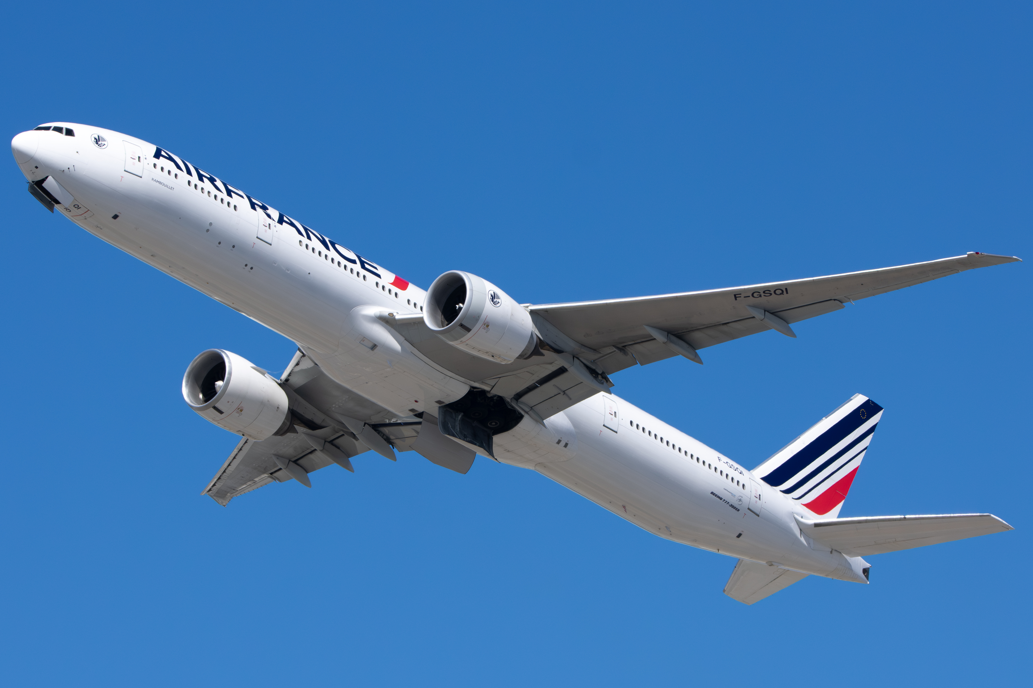 Full size: Air France Boeing 777-300ER F-GSQI at San Francisco International Airport