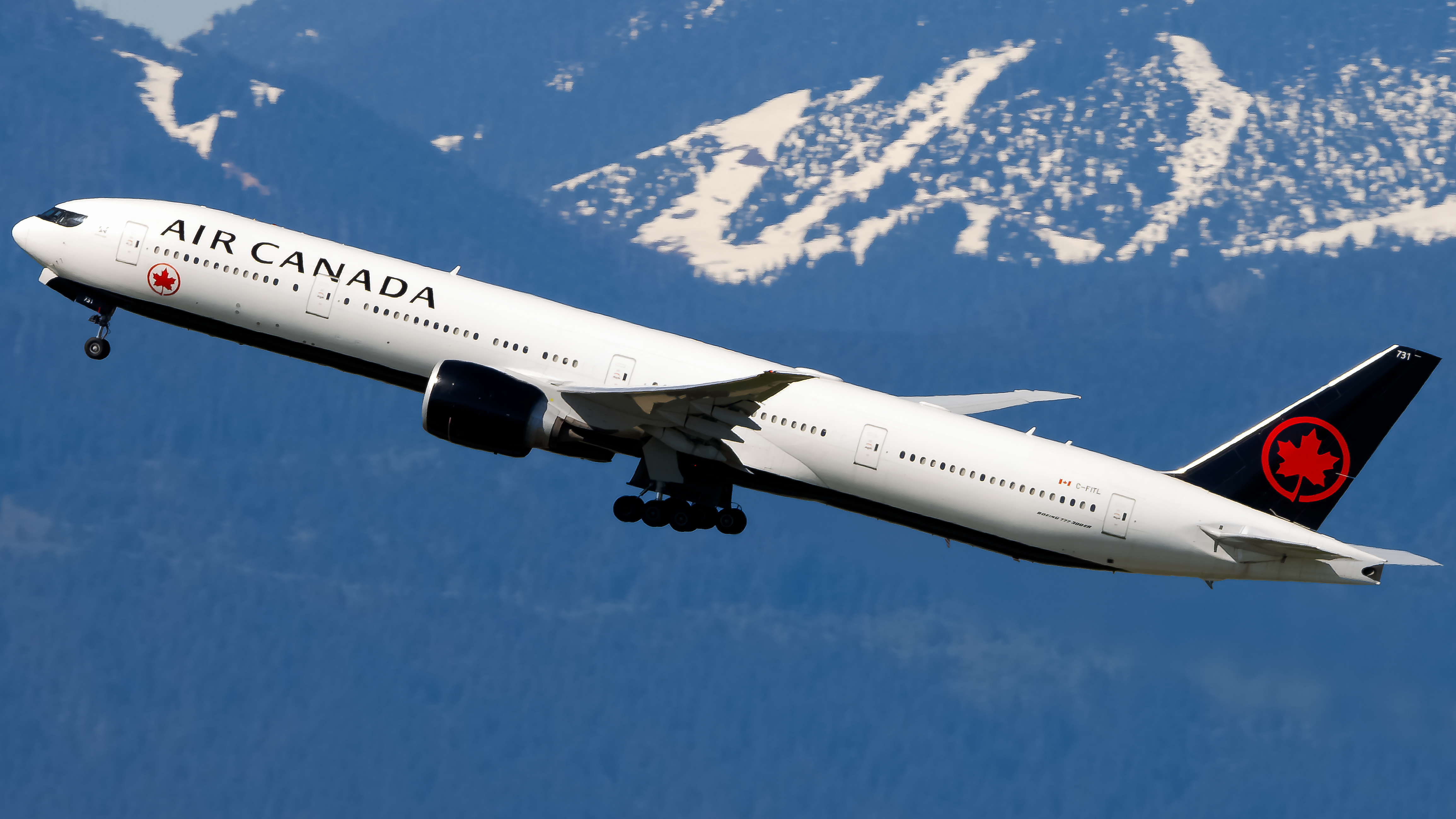 Full size: Air Canada Boeing 777-300ER C-FITL at Vancouver International Airport