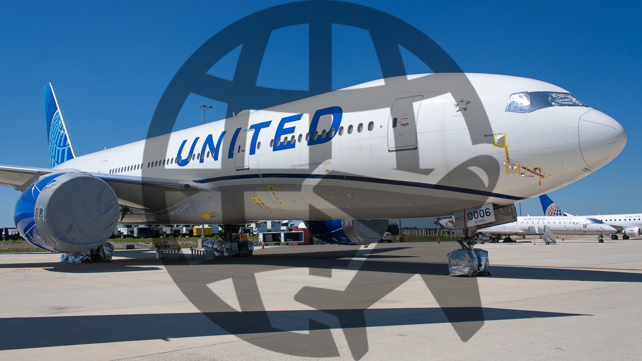 Full size: United Airlines Boeing 777-200ER N77006 at Washington Dulles International Airport