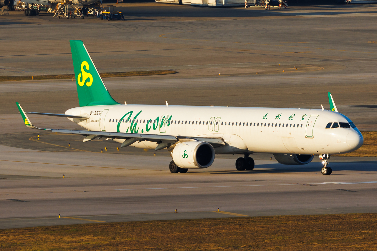 Full size: Spring Airlines Airbus A321NEO B-30EU at Hong Kong International Airport