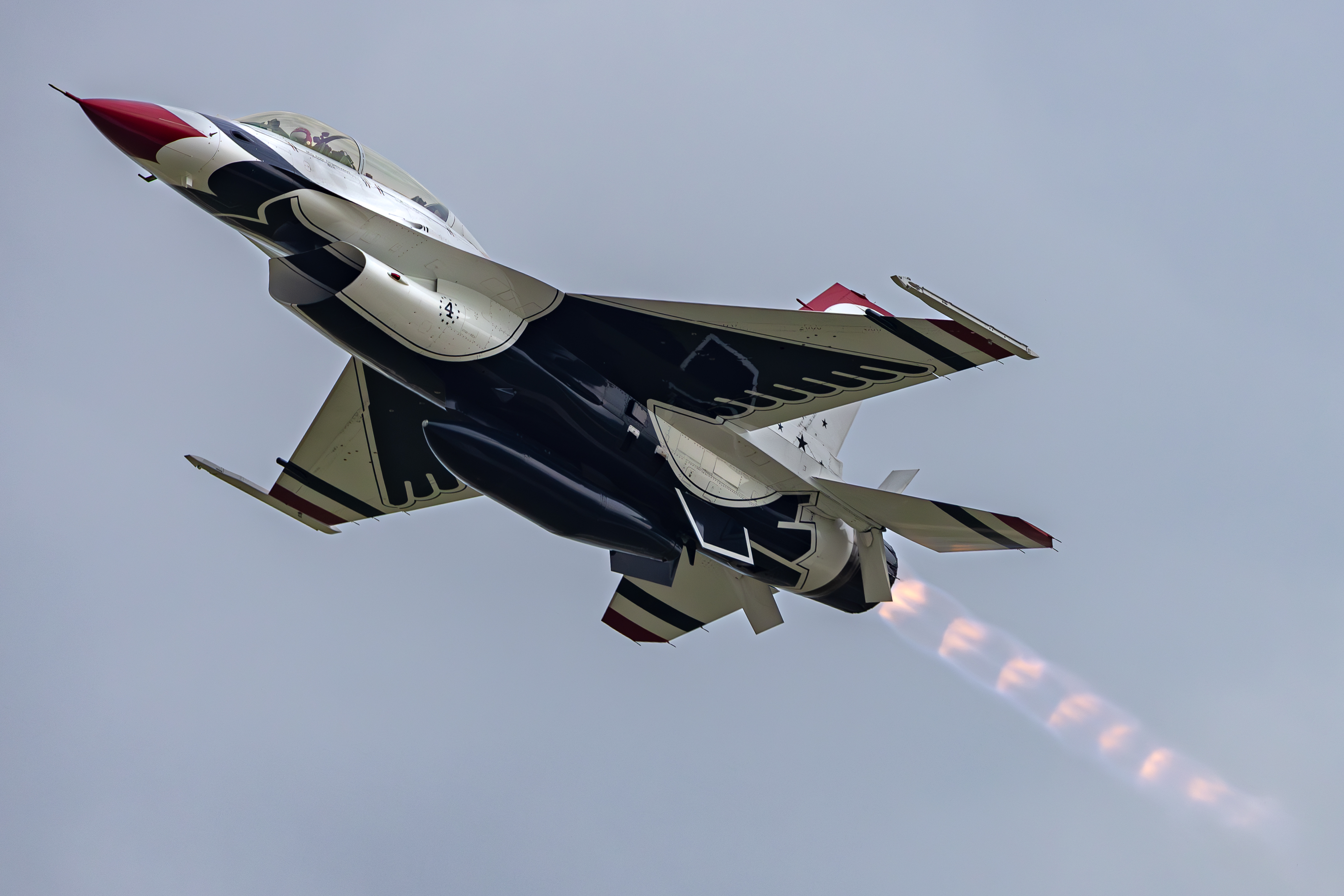 Full size: USAF - United States Air Force General Dynamics F-16 Fighting Falcon THUNDERBIRD 4 at Wichita Falls Municipal Airport