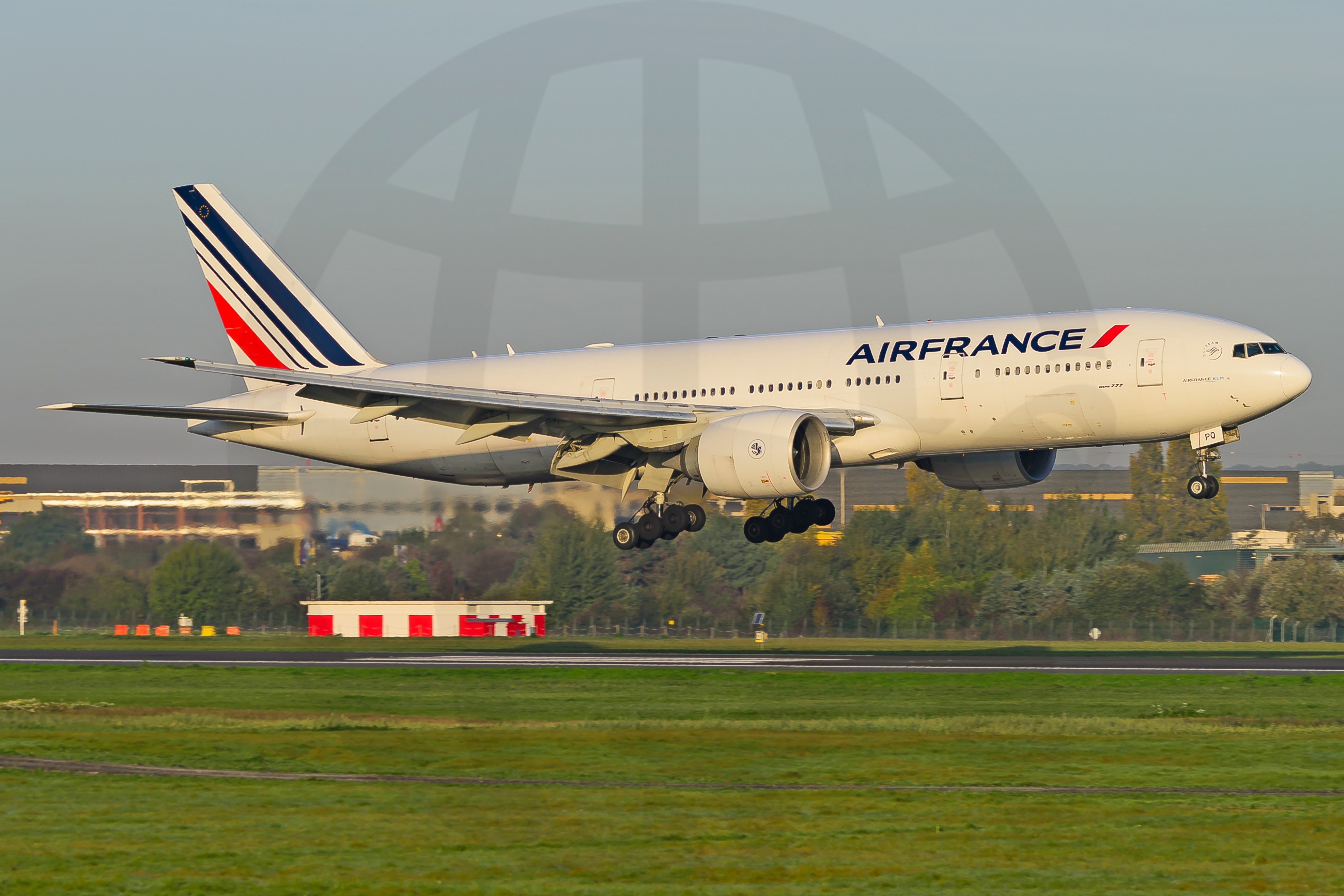 Full size: Air France Boeing 777-200ER F-GSPQ at Paris Orly Airport