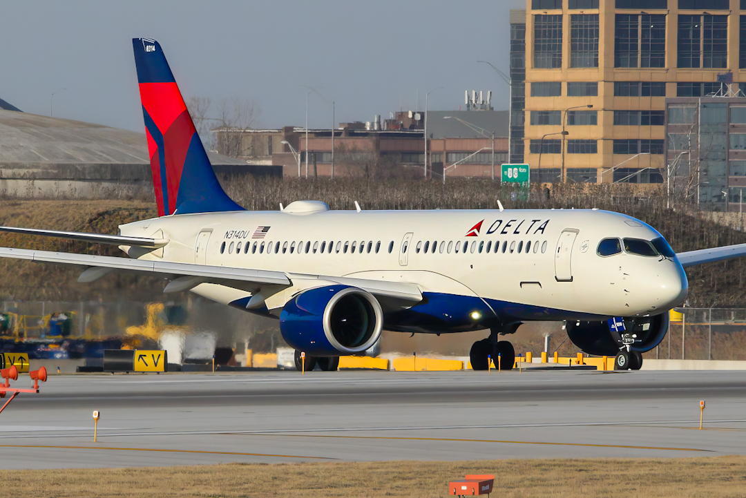 Full size: Delta Airlines Airbus A220-300 N314DU at Chicago O'Hare International Airport
