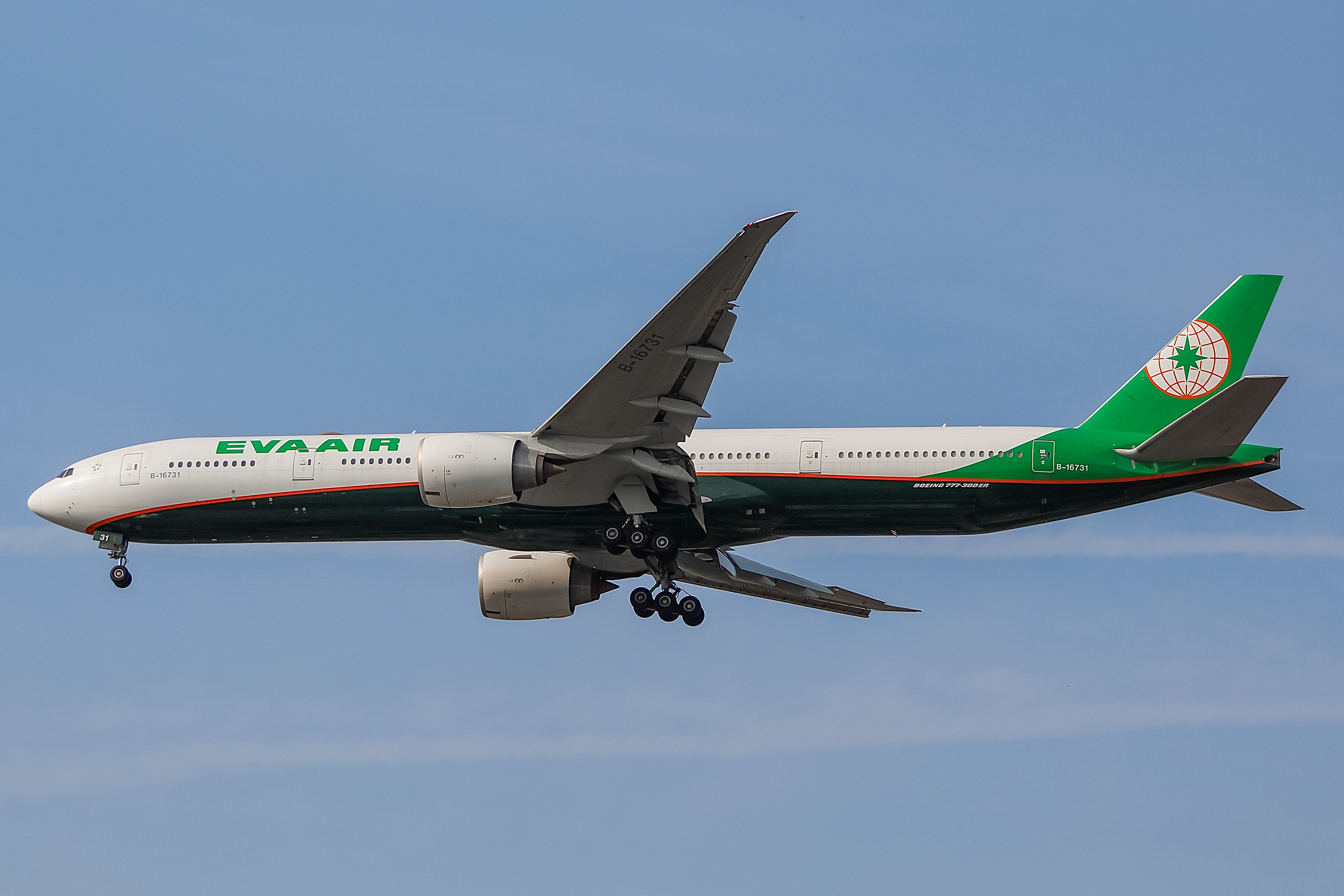 Full size: EVA Air Boeing 777-300ER B-16731 at Chicago O'Hare International Airport