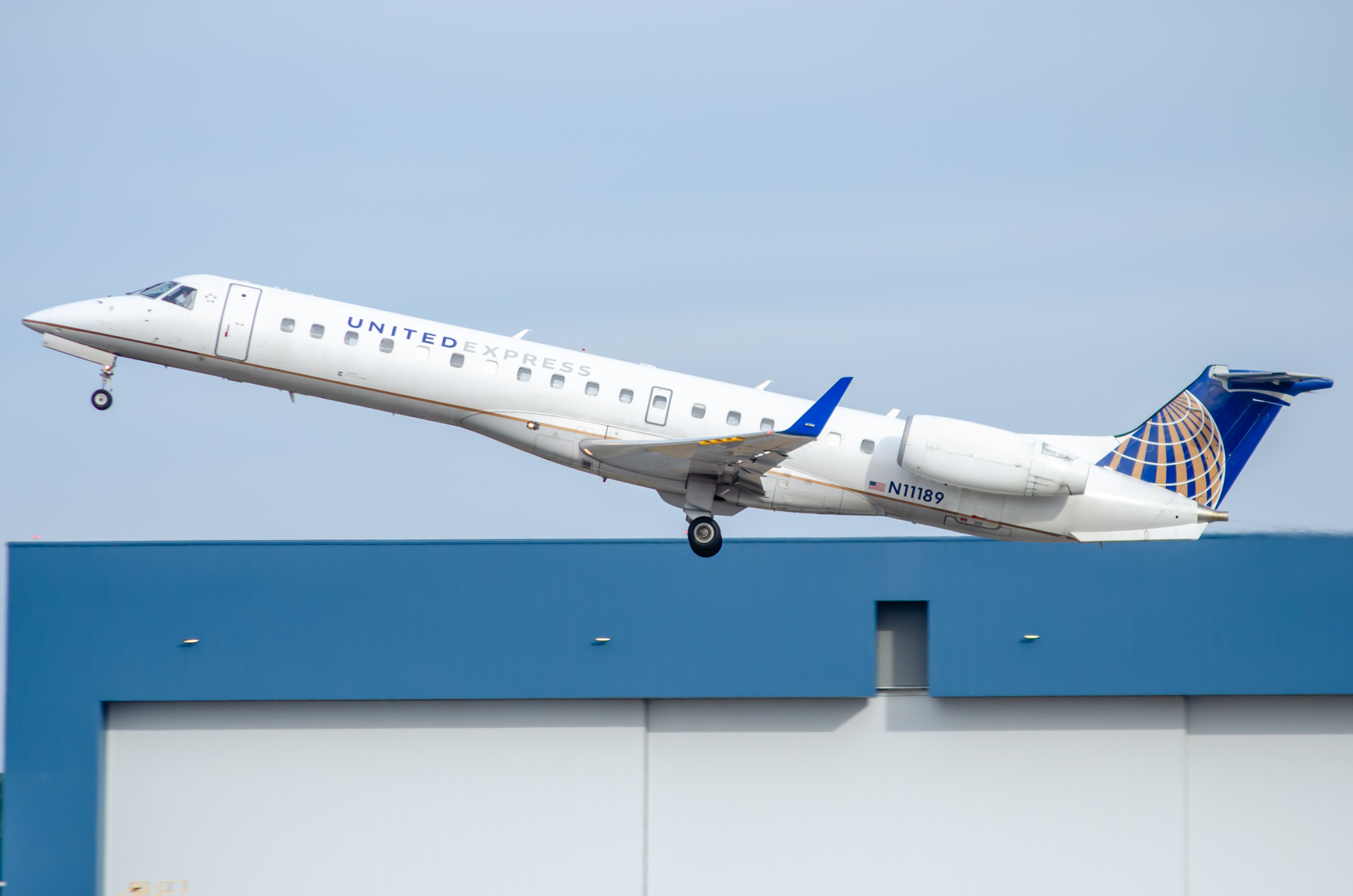 Full size: United Express Embraer ERJ145 N11189 at Pensacola International Airport