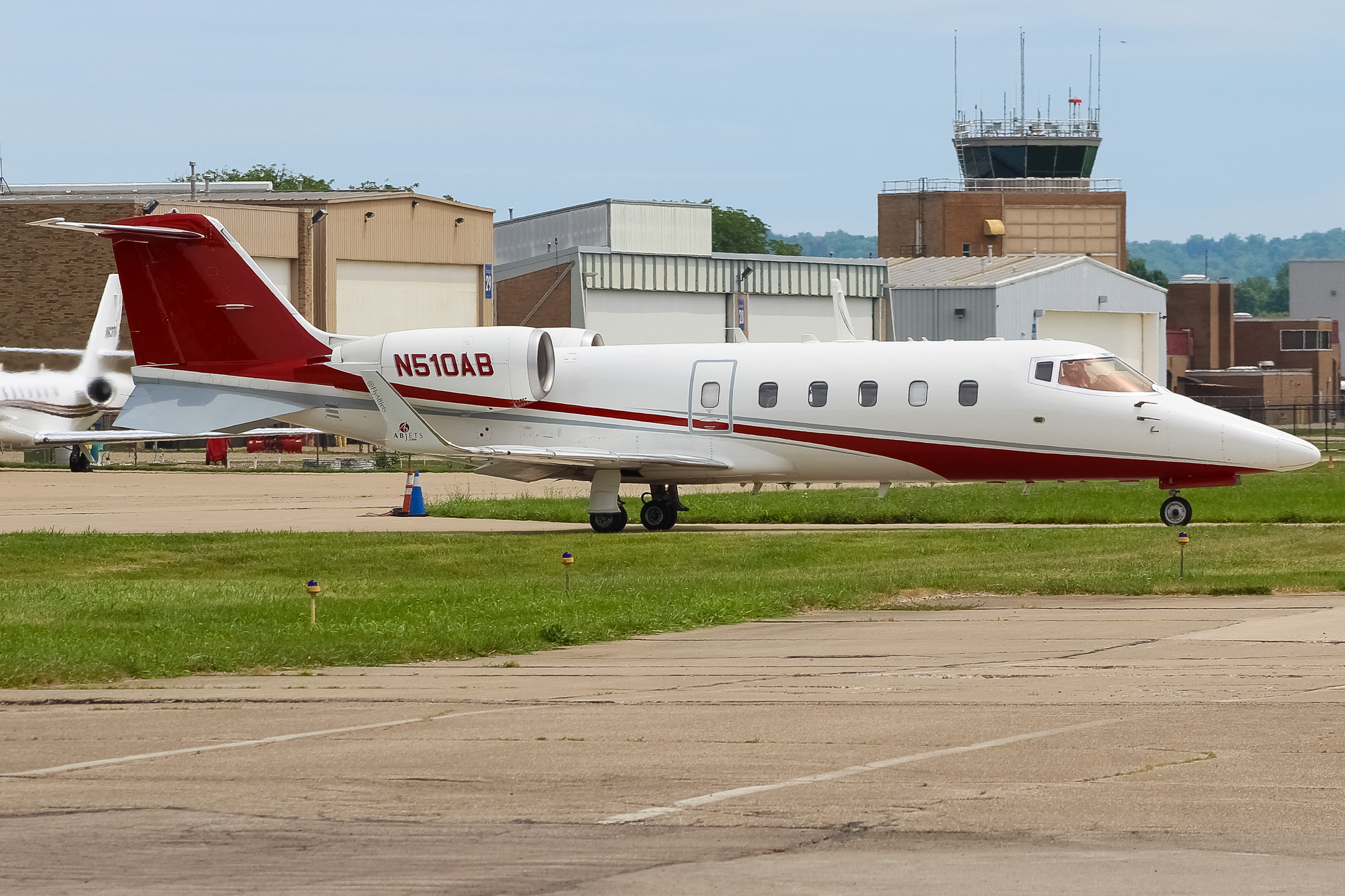 Full size: PRIVATE  Learjet 60 N510AB at Cincinnati Municipal Airport/Lunken Field