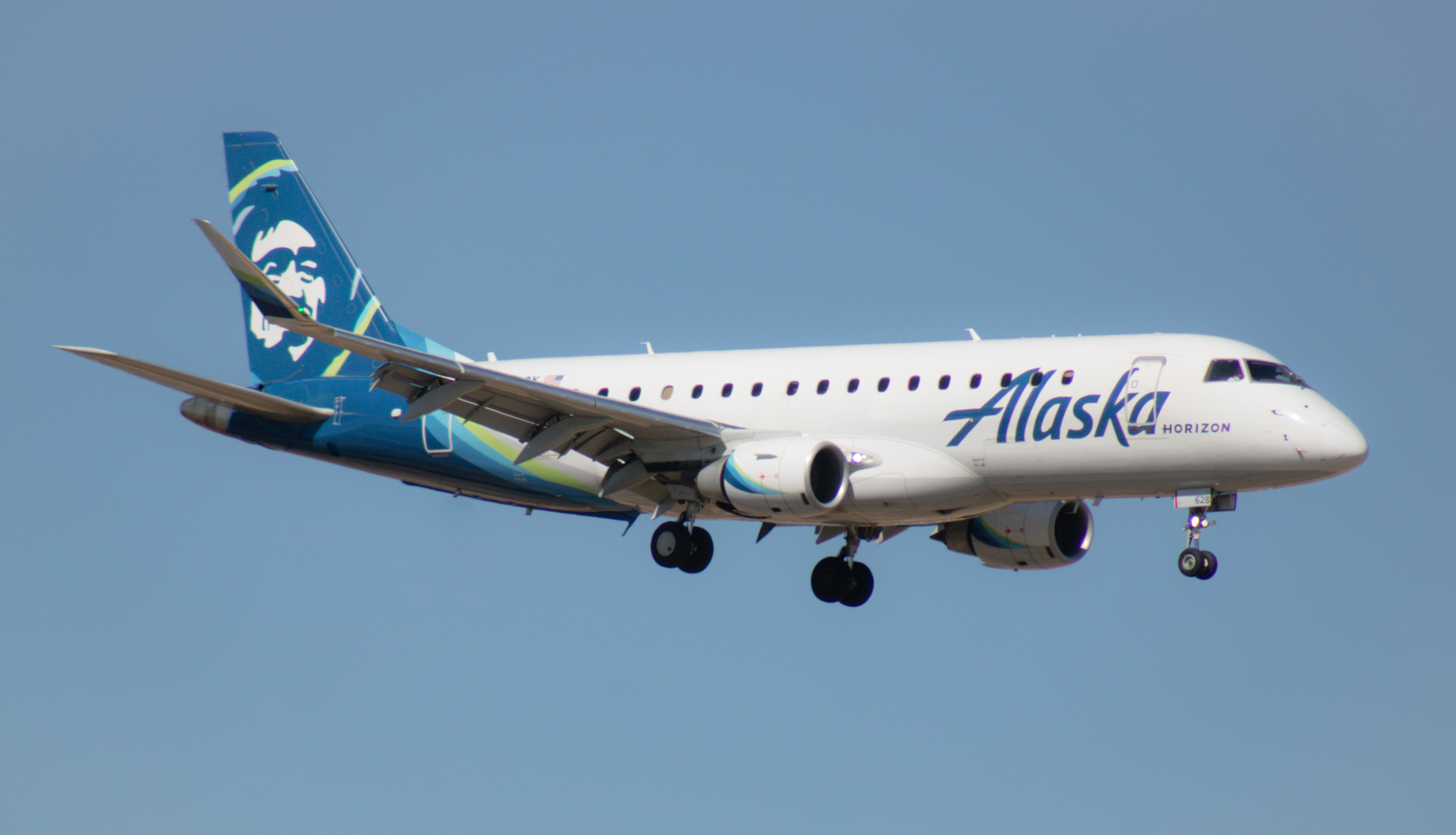 Full size: Alaska Airlines Embraer E175 N628QX at Boise Air Terminal/Gowen Field