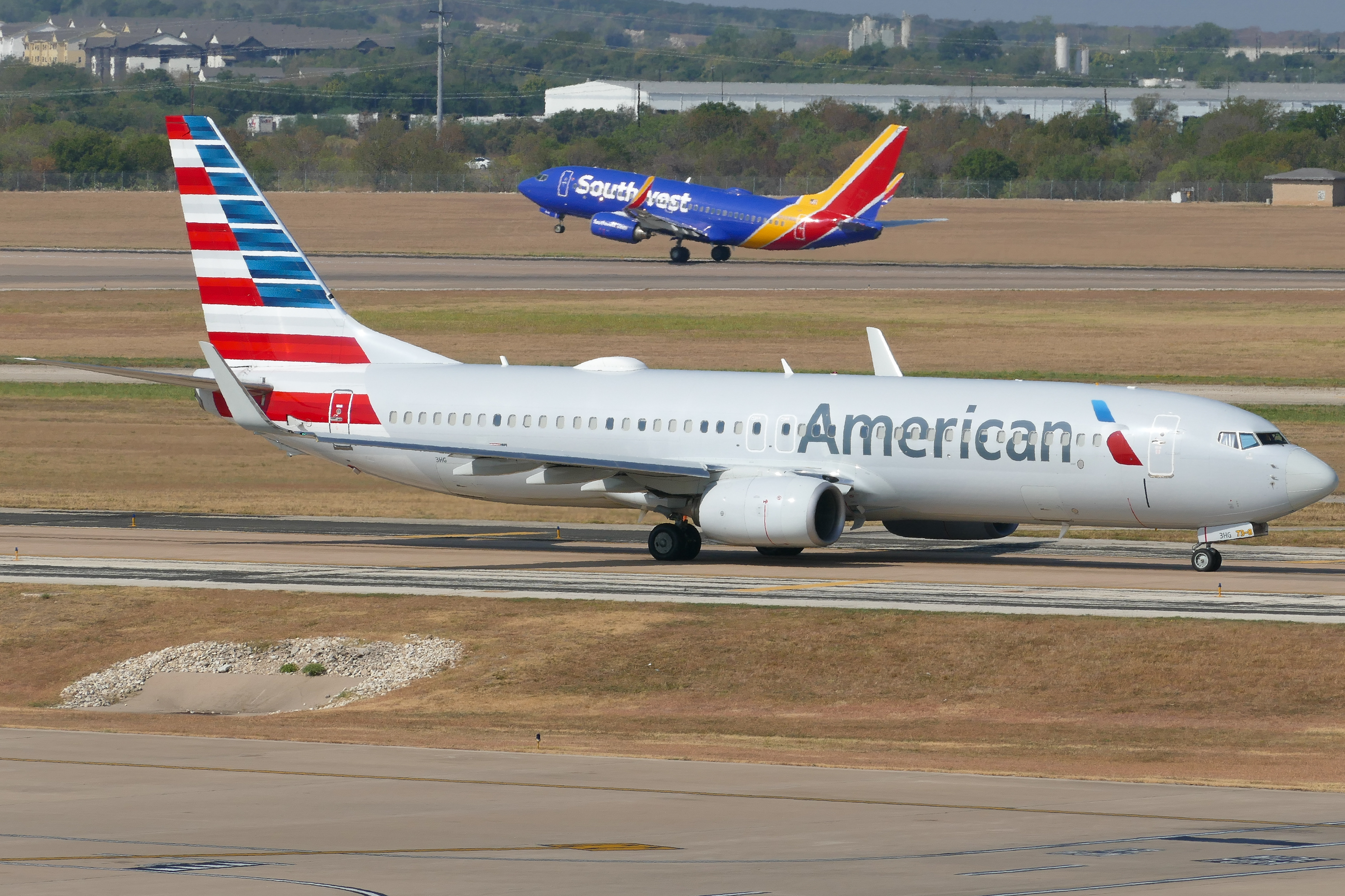 Full size: American Airlines Boeing 737-800 N819NN at Austin-Bergstrom International Airport