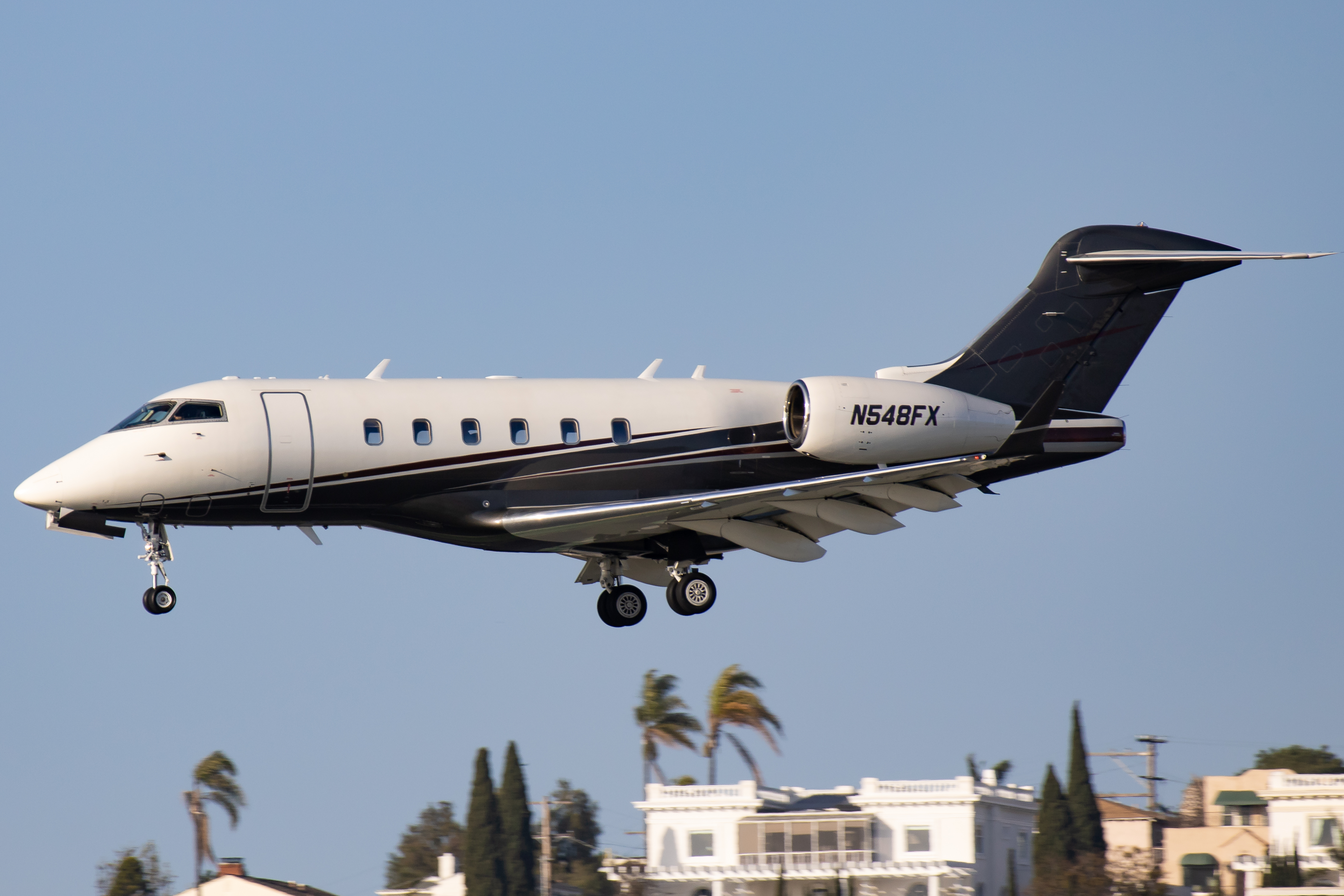 Full size: FlexJet Bombardier Challenger 300 N548FX at San Diego International Airport