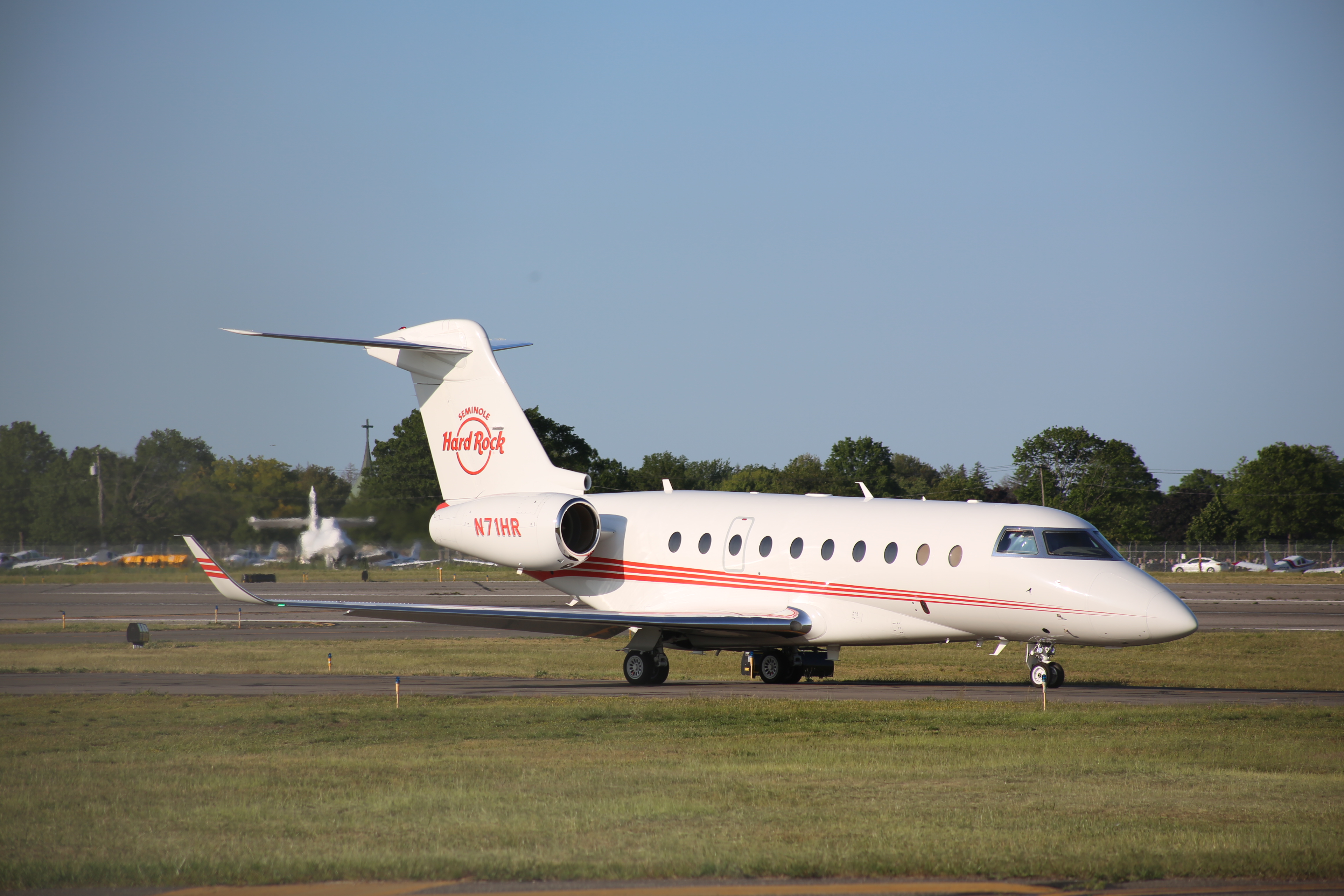 Full size: PRIVATE Gulfstream G280 N71HR at Farmingdale Republic Airport