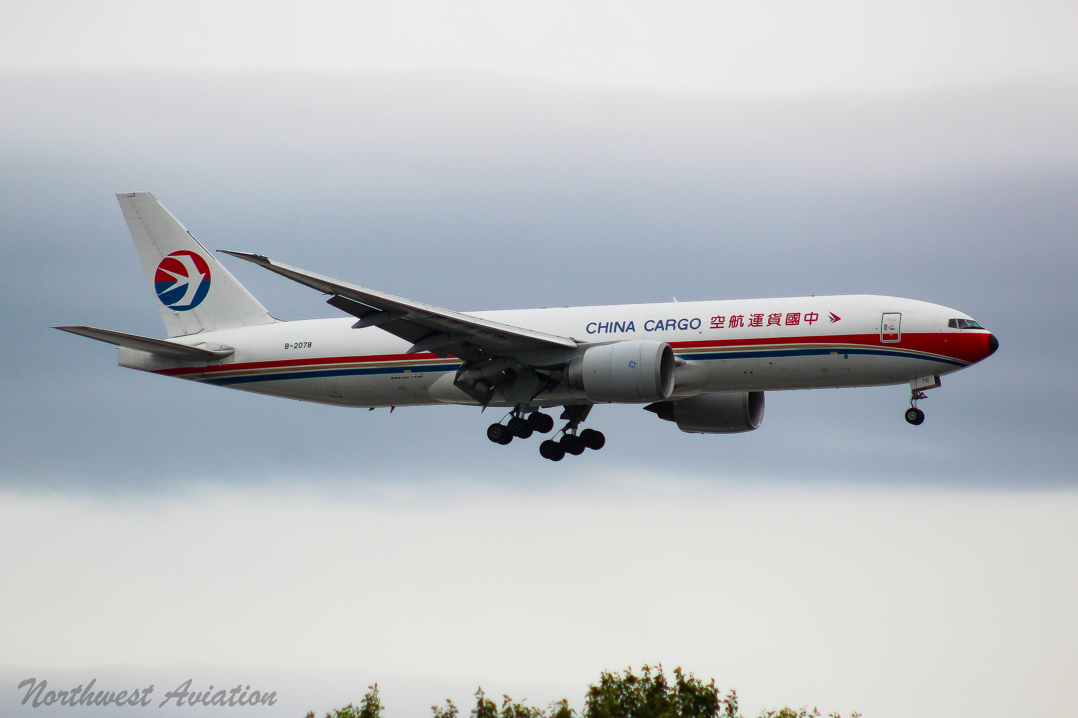 Full size: China Cargo Airlines Boeing 777-F B-2078 at Seattle-Tacoma International Airport