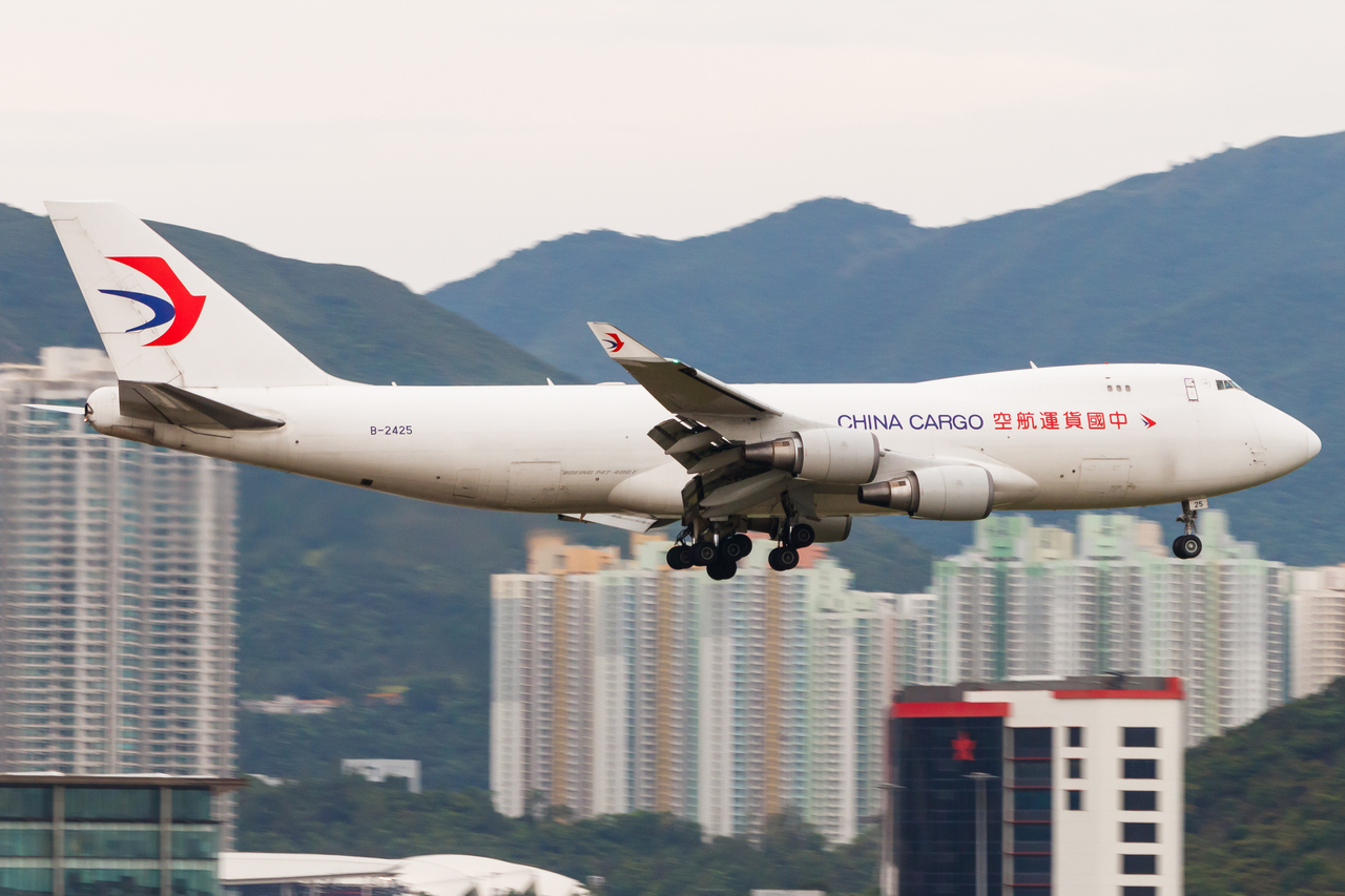 Full size: China Eastern Cargo Boeing 747-400F B-2425 at Hong Kong International Airport