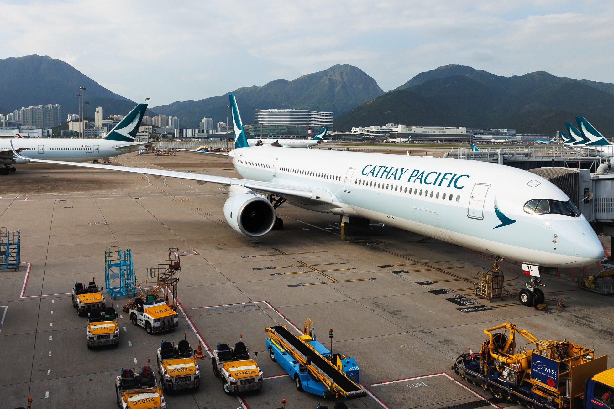 Full size: Cathay Pacific Airbus A350-1000 B-LXL at Hong Kong International Airport