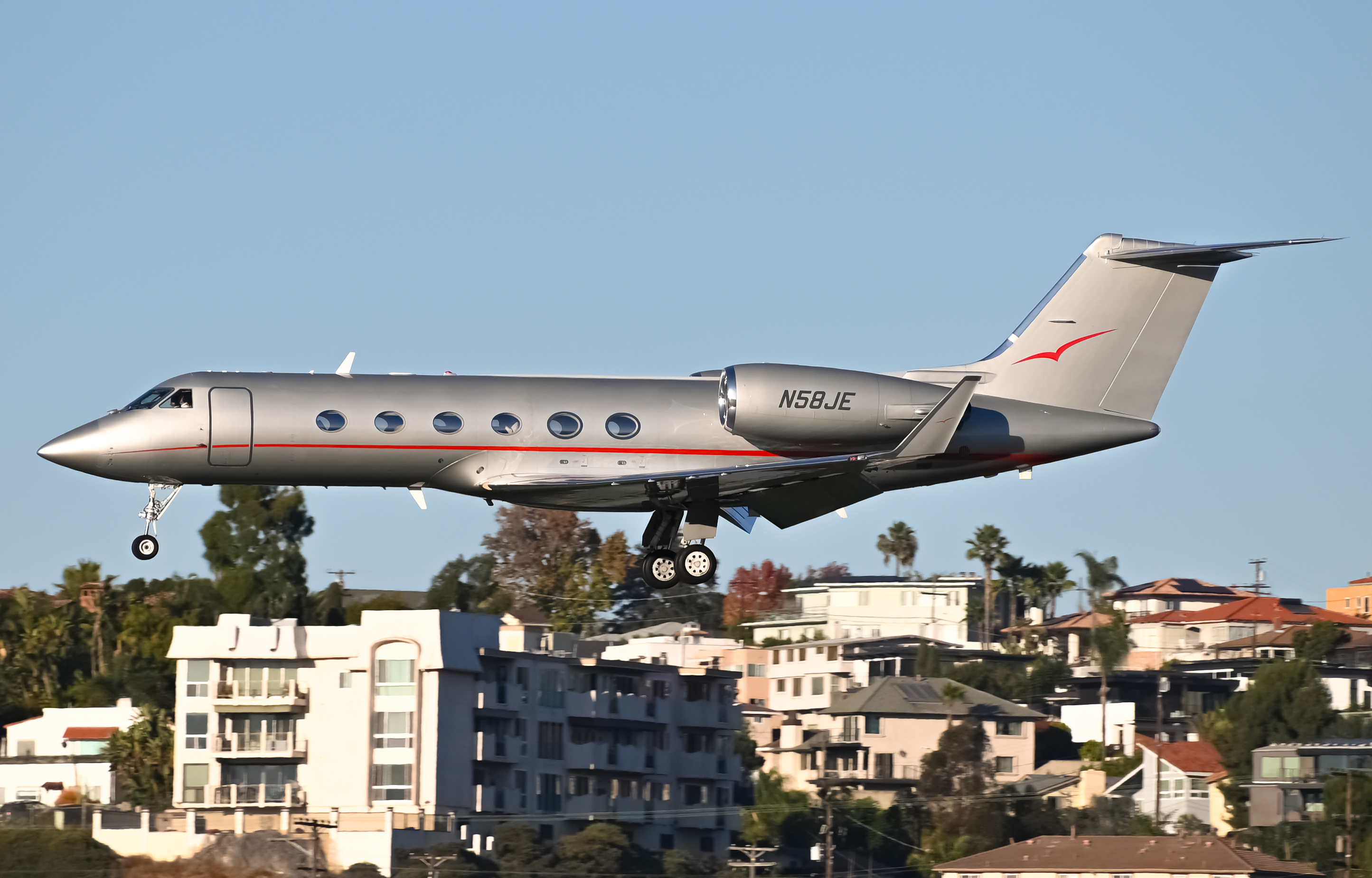 Full size: VistaJet Gulfstream IV N58JE at San Diego International Airport