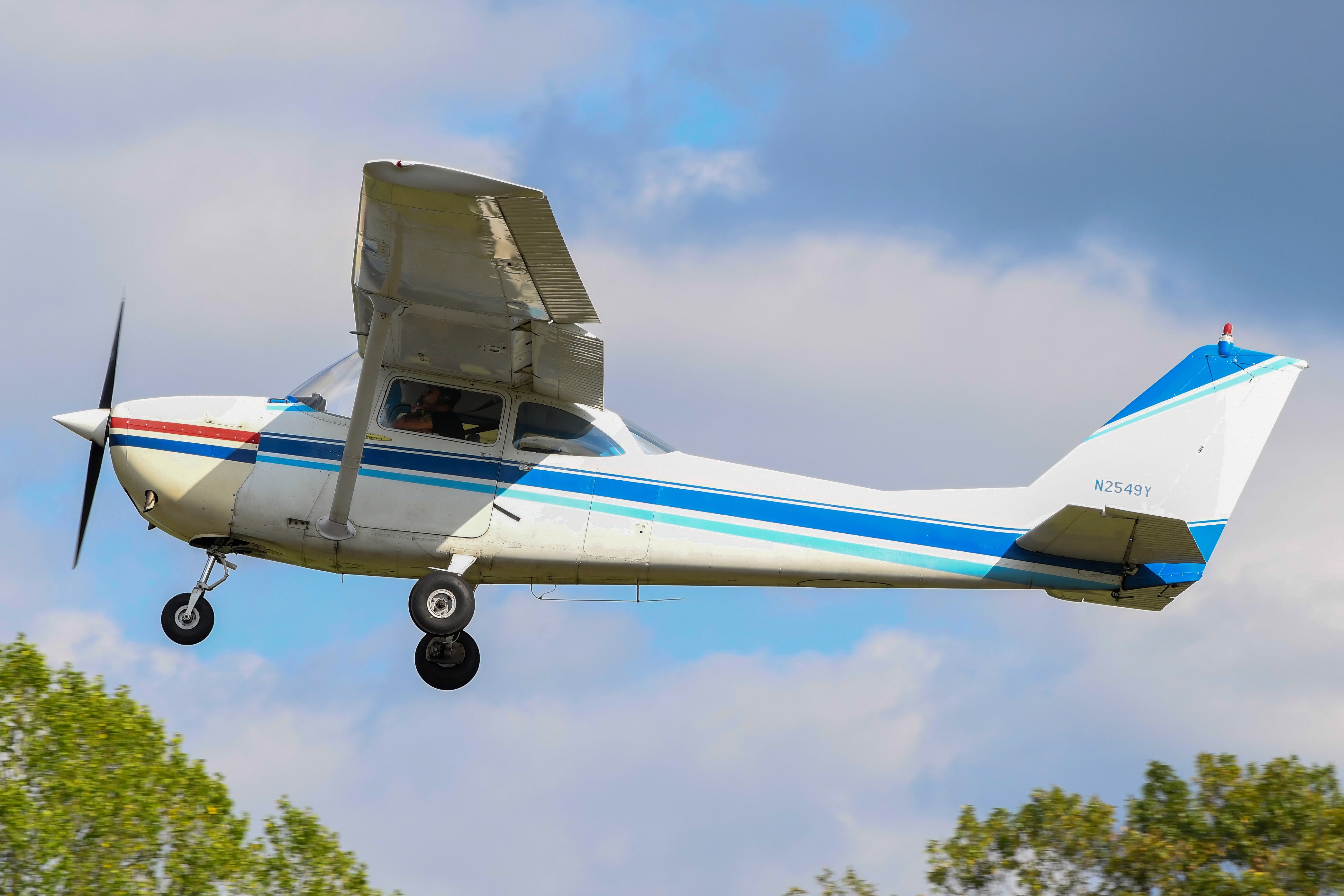 Full size: PRIVATE Cessna 172 N2549Y at Flying W Airport