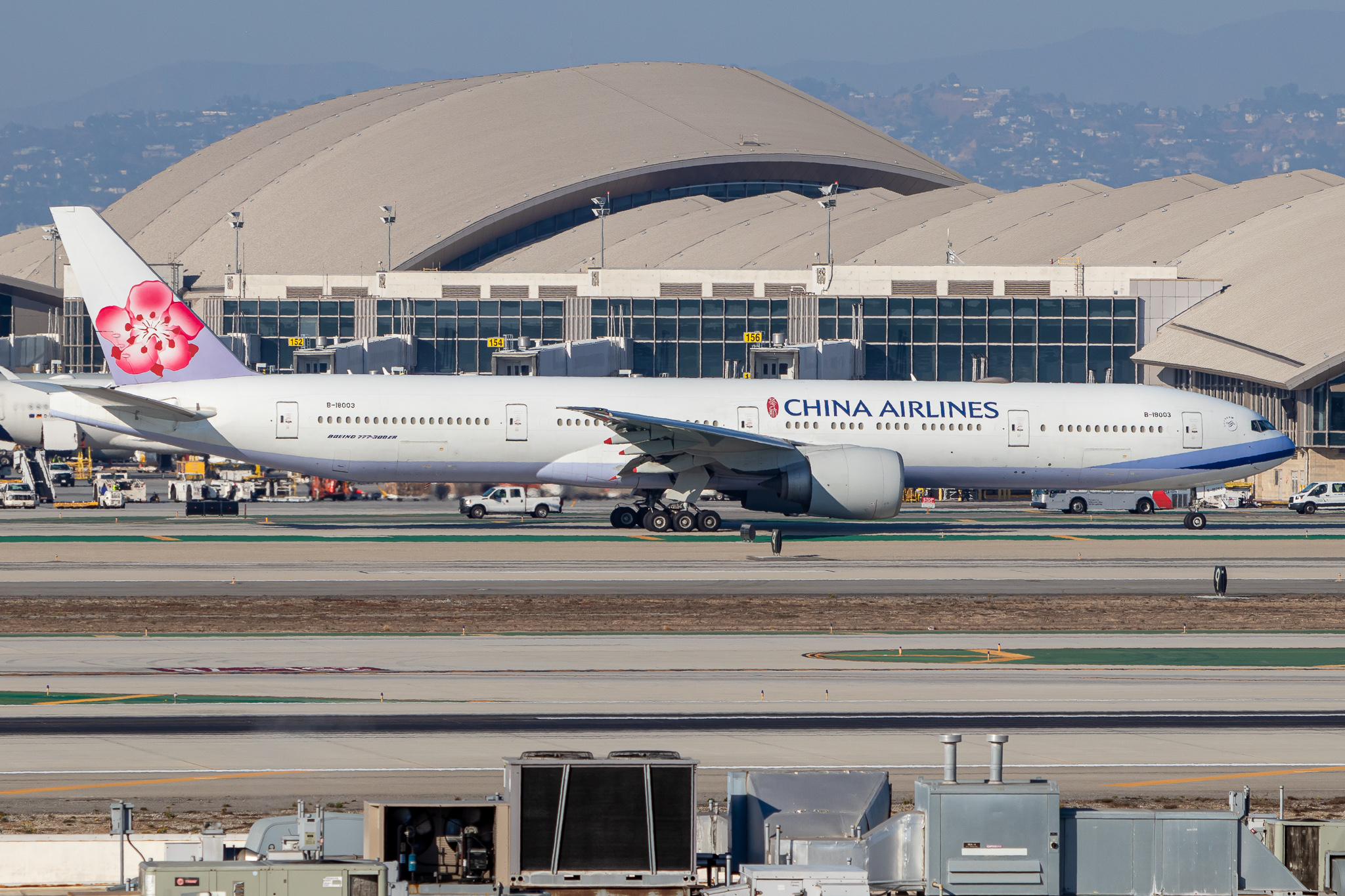 Full size: China Airlines Boeing 777-300ER B-18003 at Los Angeles International Airport
