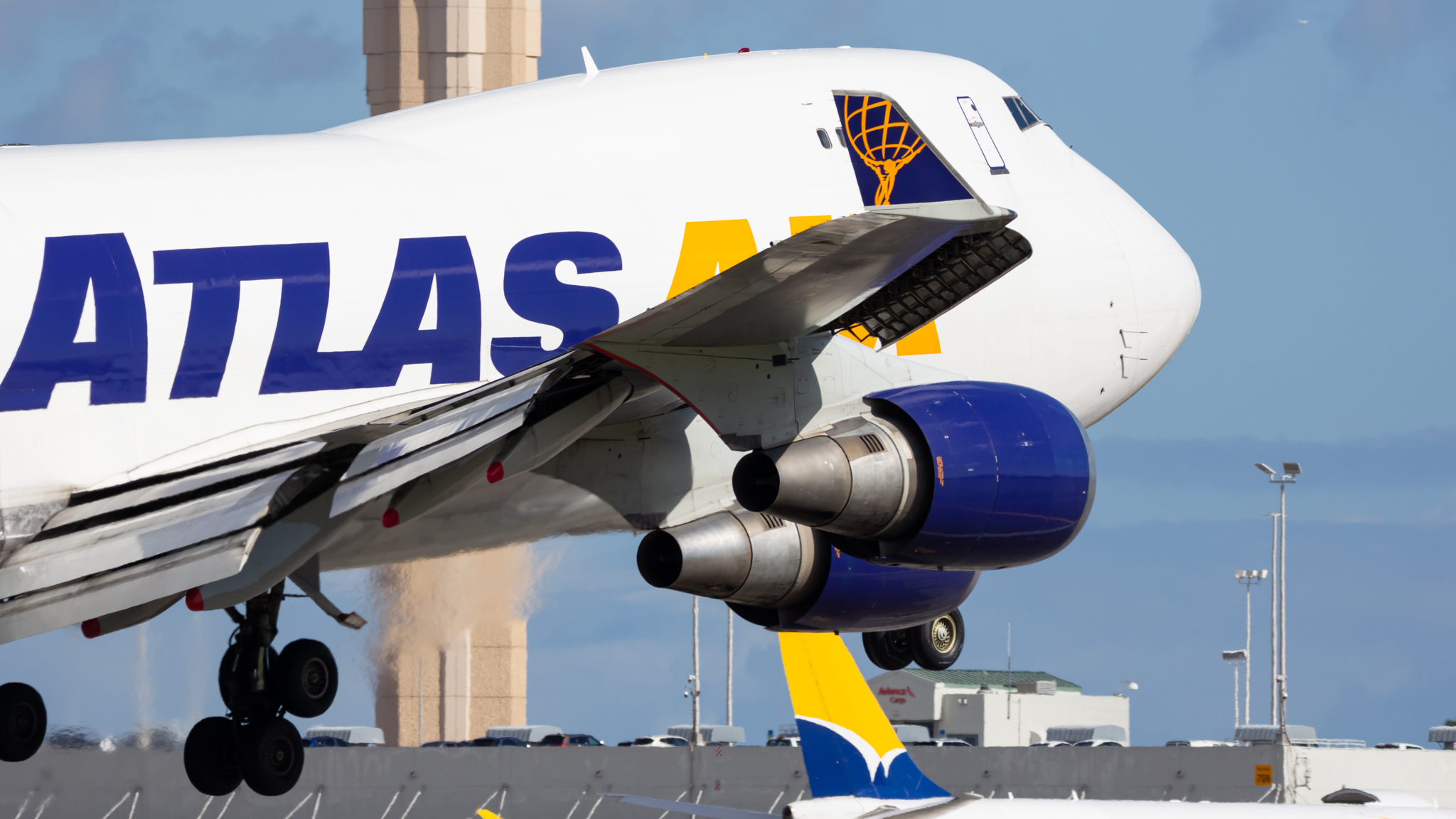 Full size: Atlas Air Boeing 747-400 N487MC at Miami International Airport