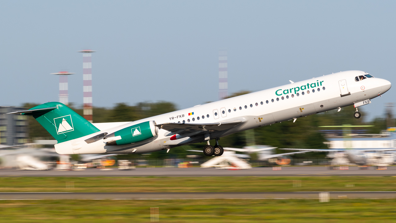 Full size: Carpatair Fokker F-100 YR-FKB at Riga International Airport