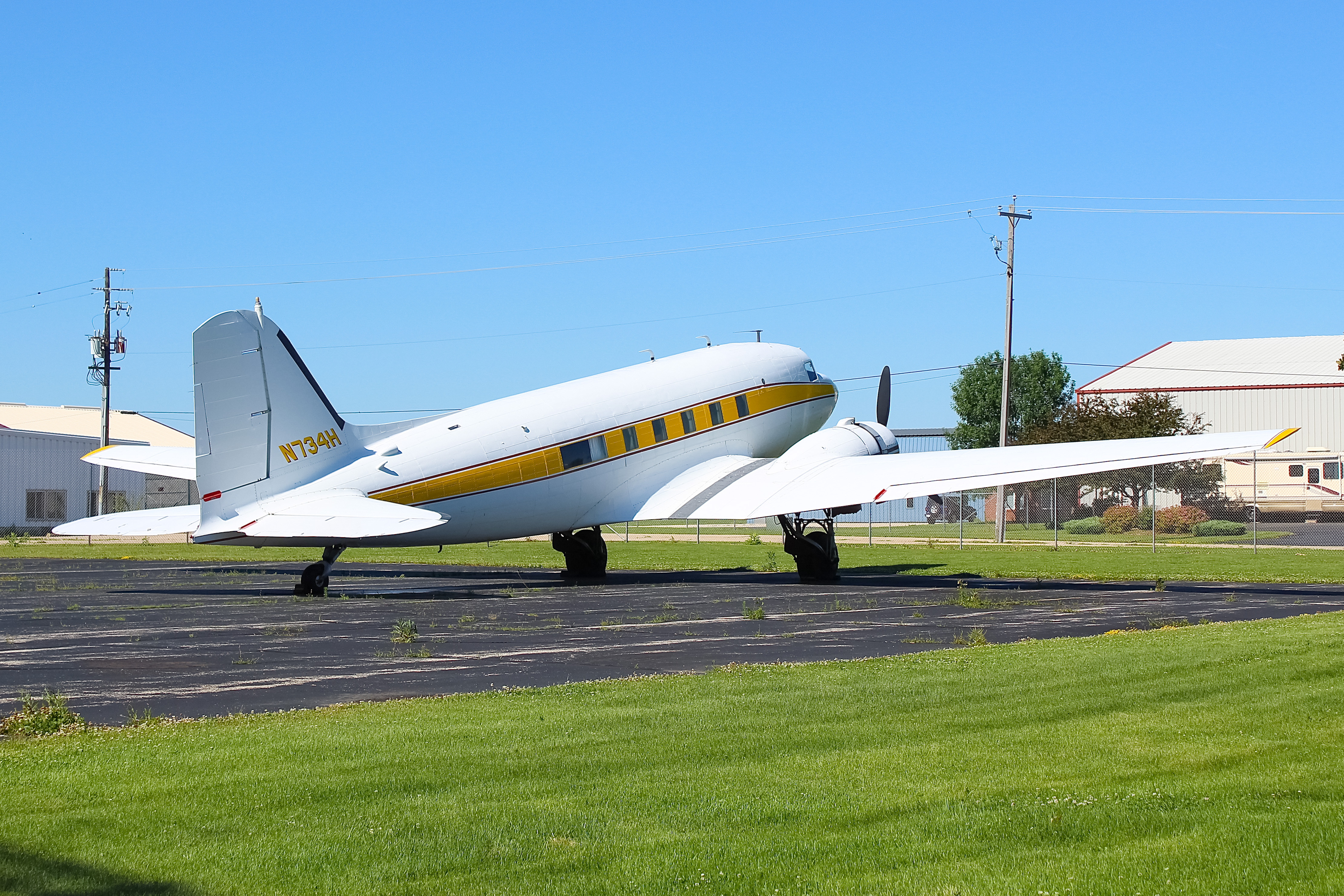 Full size: PRIVATE Douglas DC-3 N734H at Wittman Regional Airport