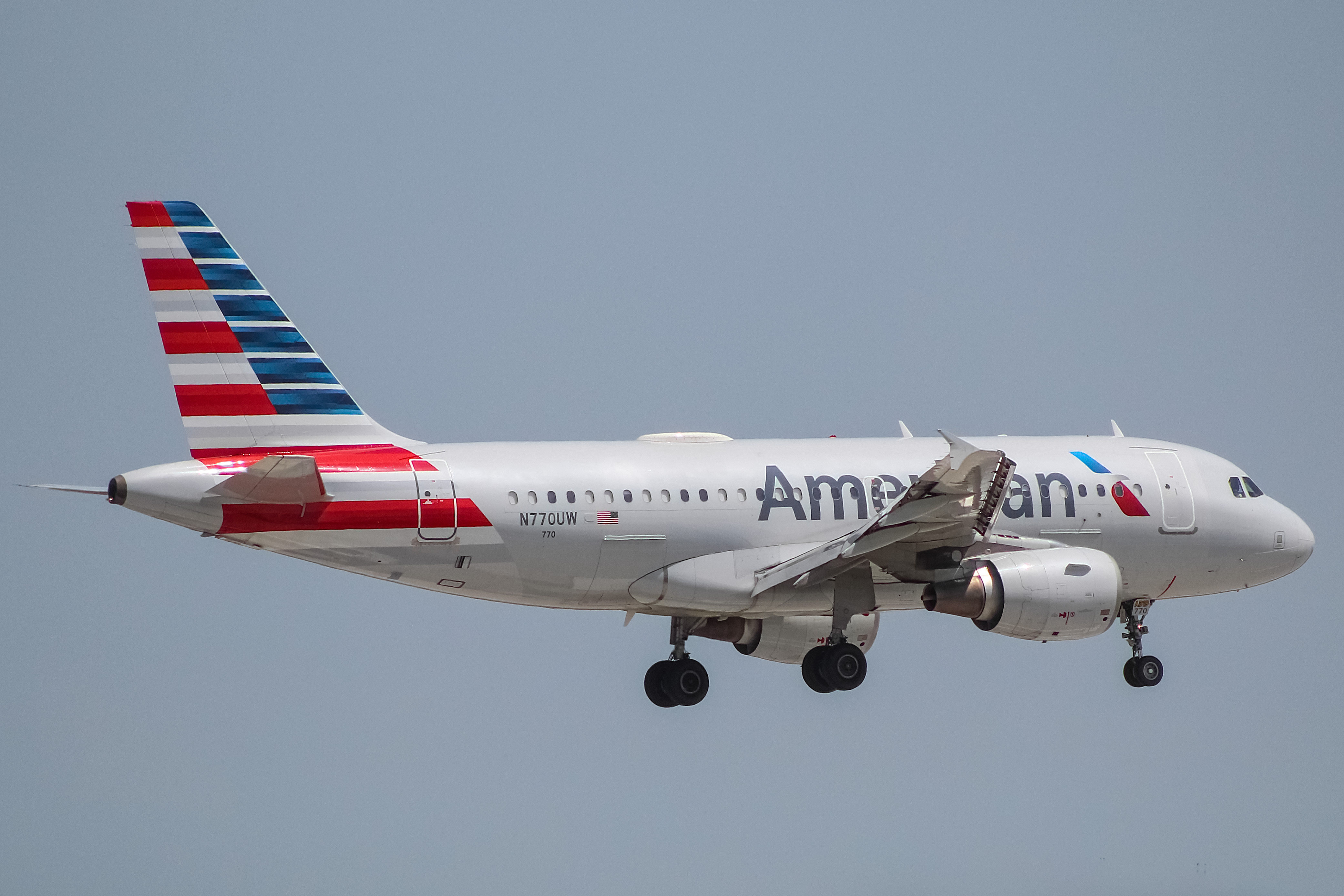 Full size: American Airlines Airbus A319 N770UW at Chicago O'Hare International Airport