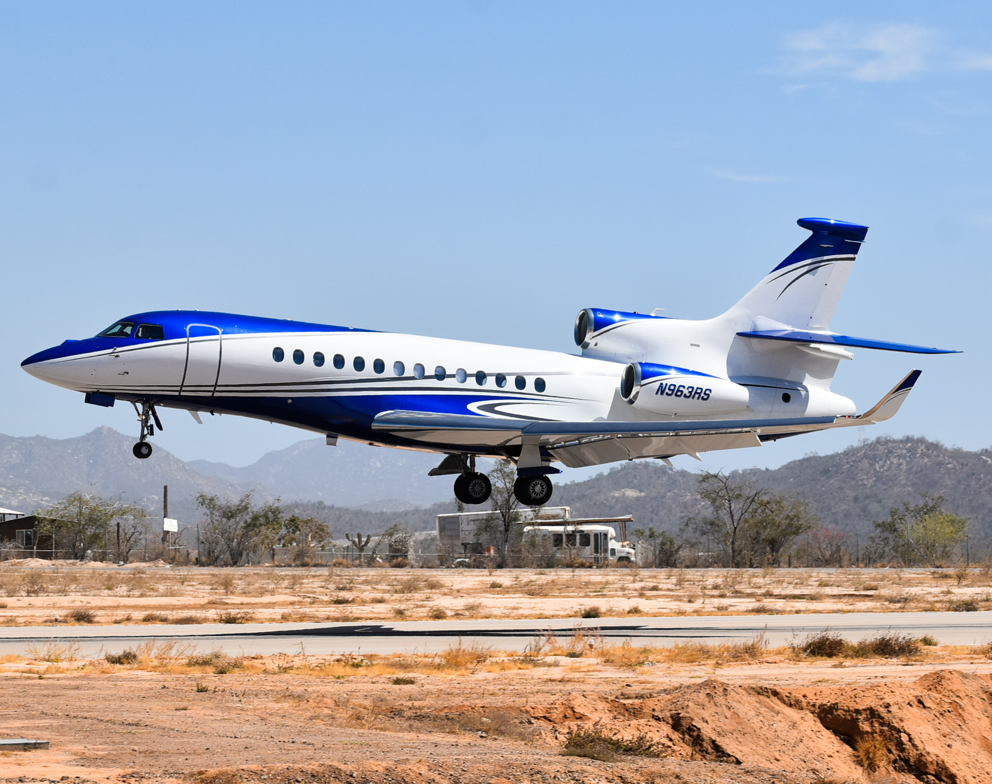 Full size: PRIVATE Dassault Falcon 7X N963RS at Aeropuerto de Cabo San Lucas Internacional