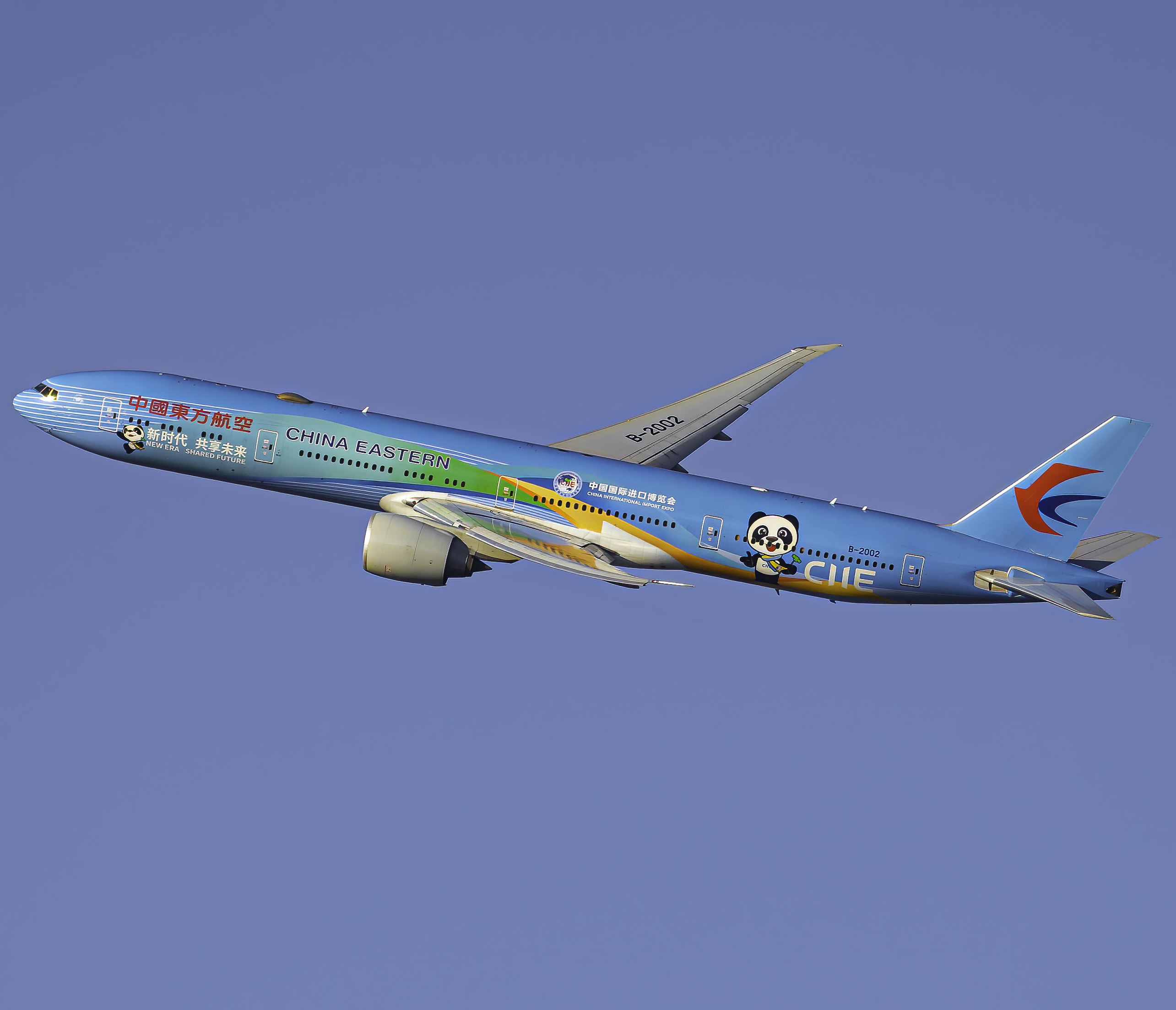 Full size: China Eastern Airlines Boeing 777-300ER B-2002 at John F. Kennedy International Airport